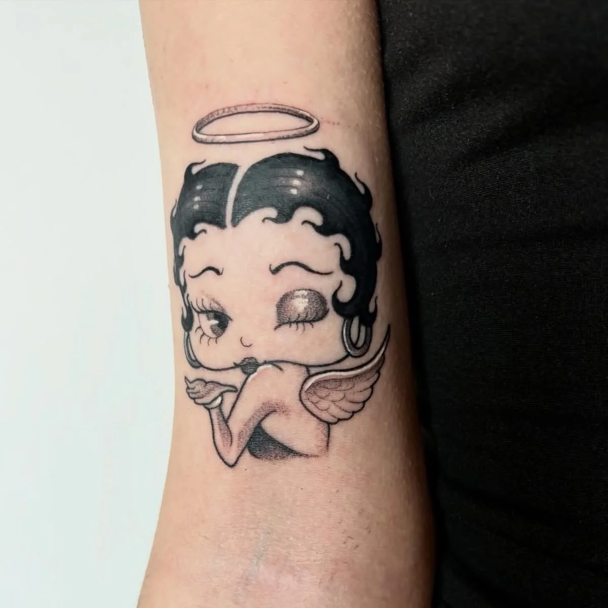 Betty boop by @ambergoldietattoo 
#bettyboop #bettybooptattoo #dotworktattooing #blackworktattoos