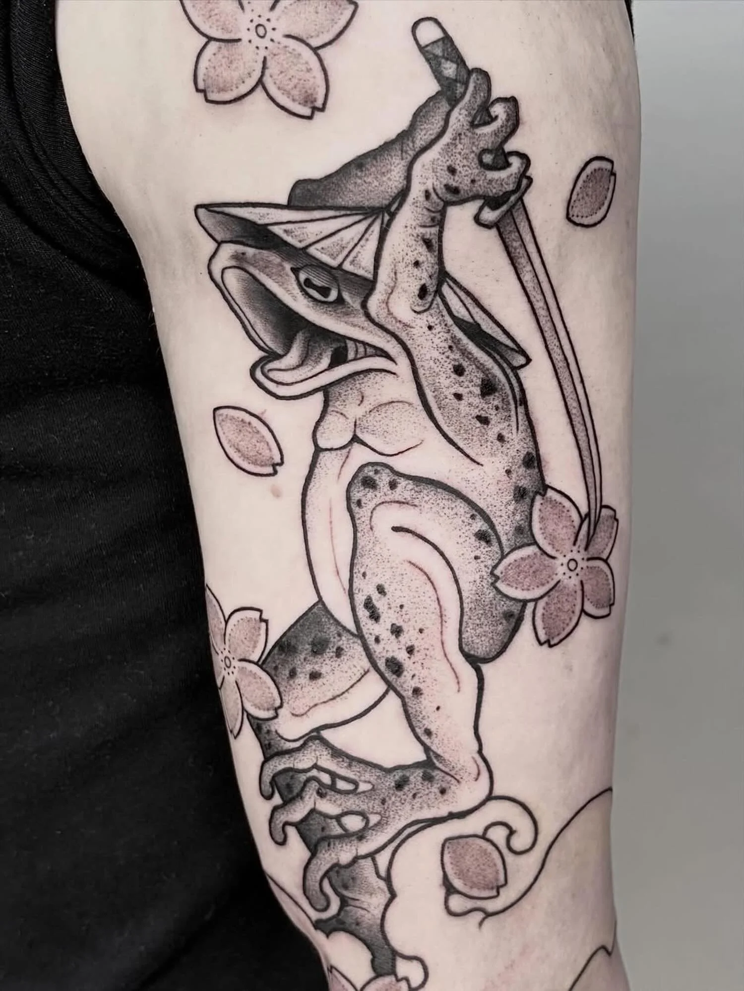 Awesome frog by @ambergoldietattoo