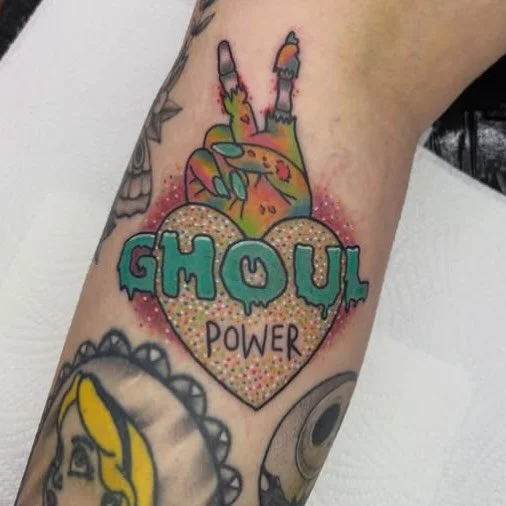Cool wee piece by @emilybennetttattoo 😎