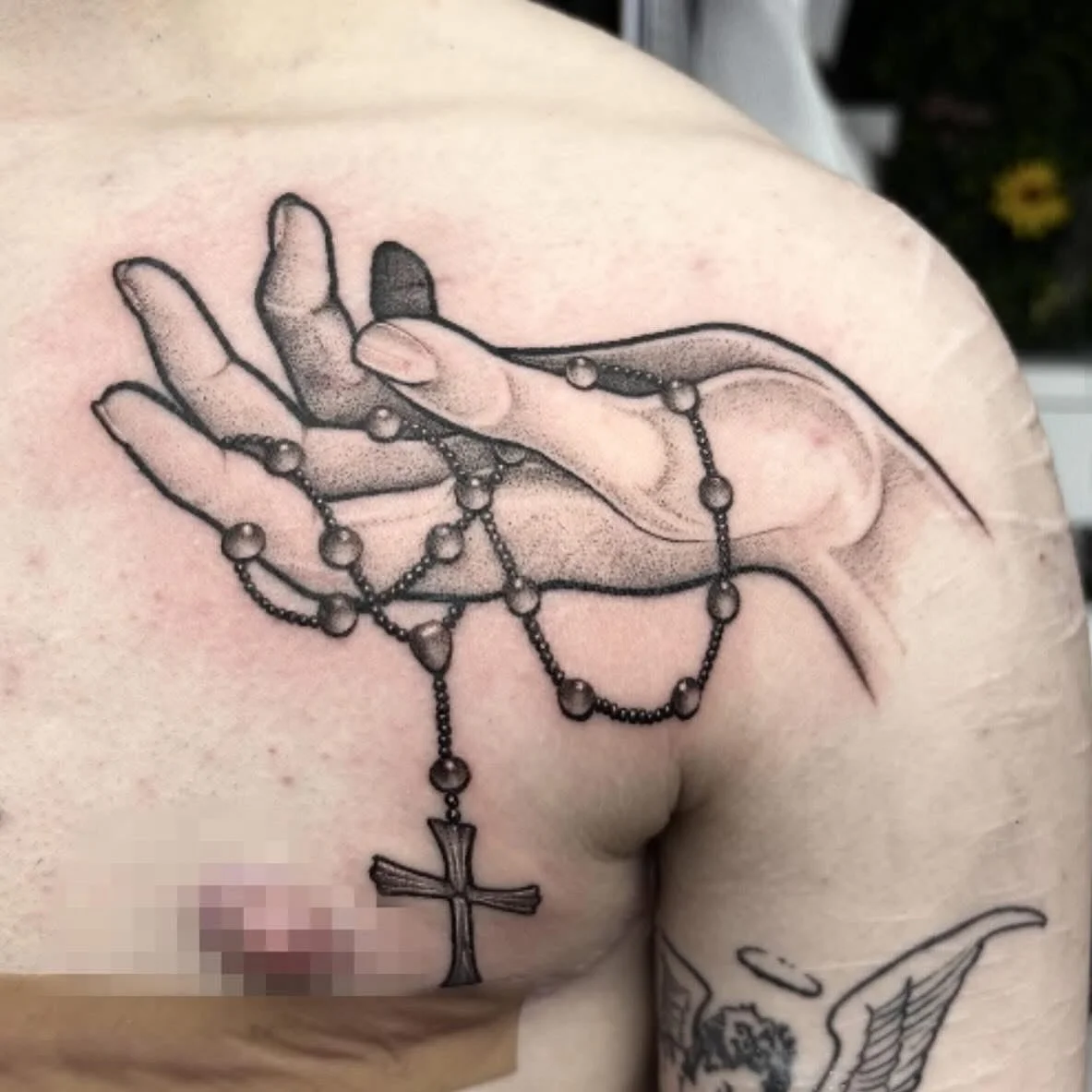 Cool blackwork tattoo by our @ambergoldietattoo #tattoo #dotwork #dotworktattoo #blackworktattoo