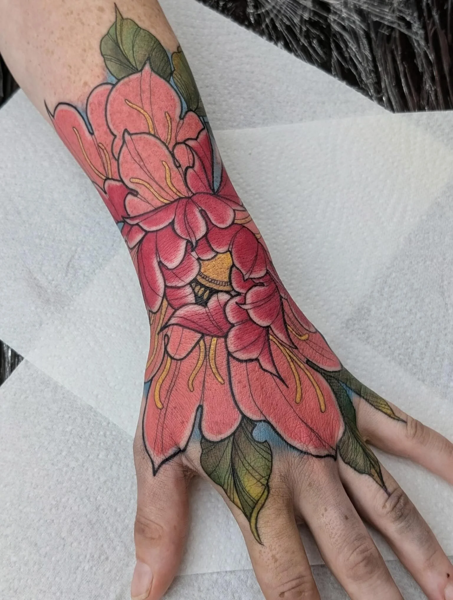Floral hand/wrist tattoo by @shaunboytattoo82 #handtattoo #floraltattoo #flowertattoo #tattoo #colourtattoo