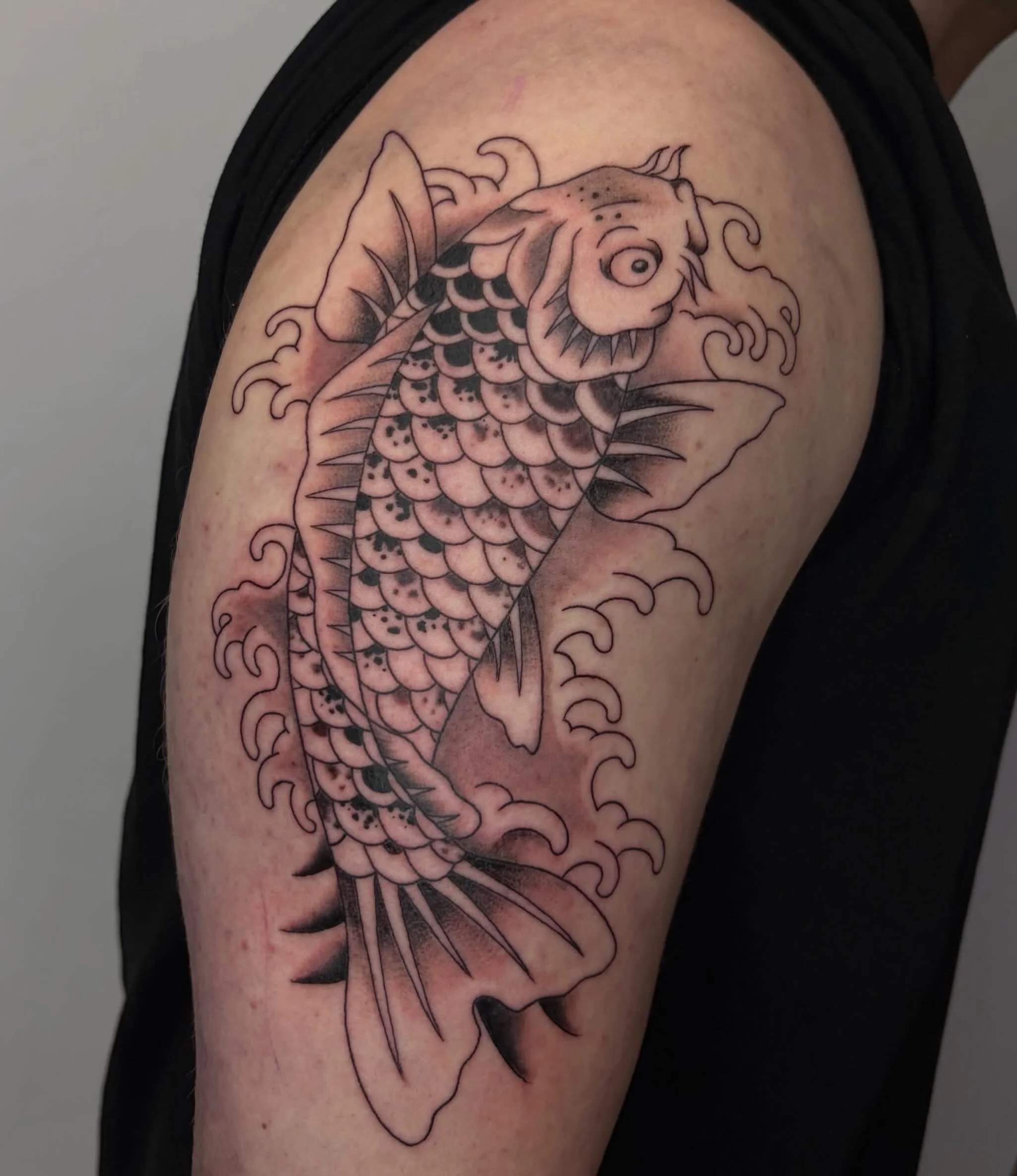 Gorgeous big fish by @emilybennetttattoo #koi #koitattoo #koifish #japanesetattoo #fishtattoo