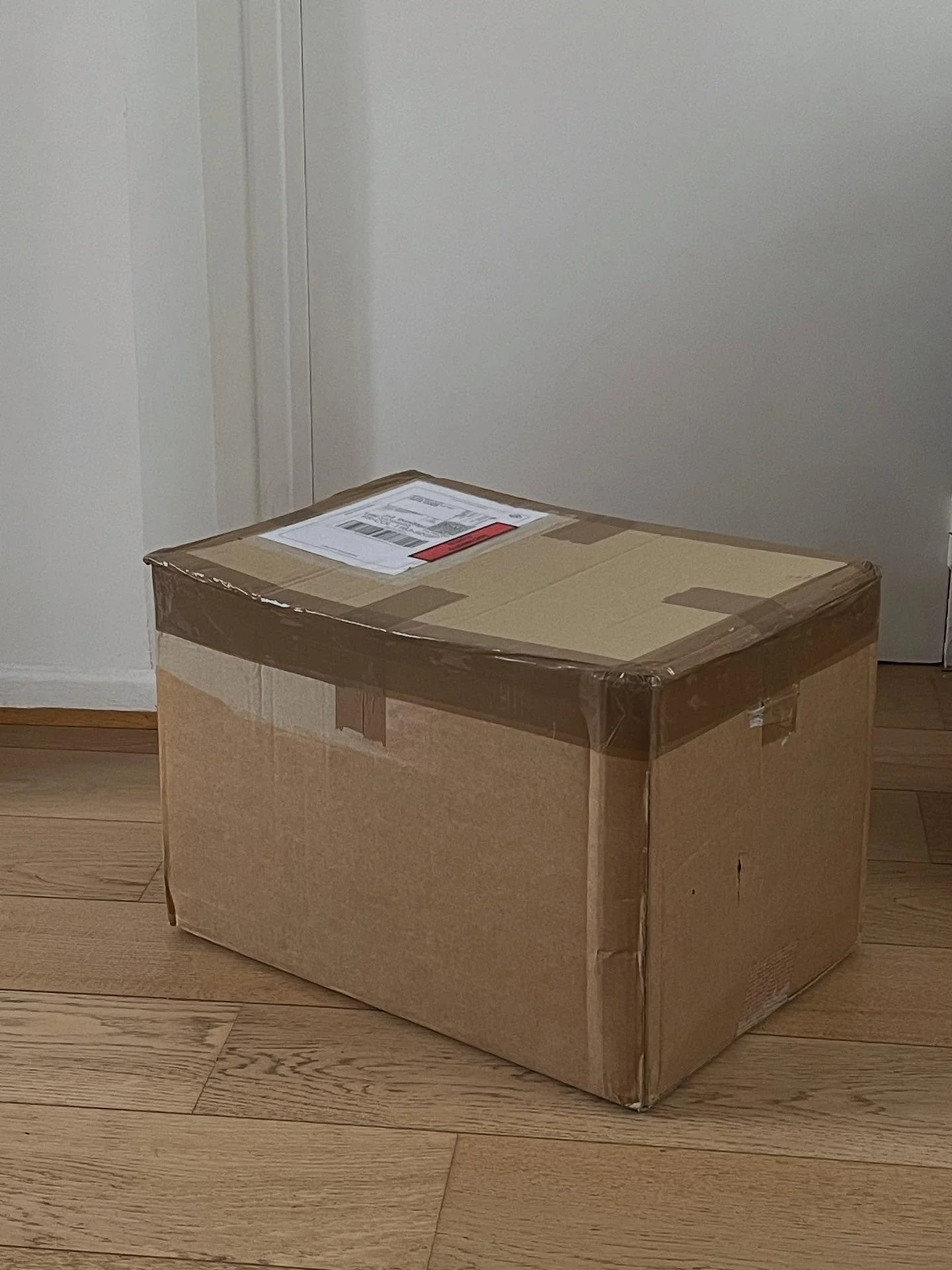 💫J&rsquo;ai re&ccedil;u un colis.

Dans ce colis il y a quelque chose que j&rsquo;attends depuis longtemps, quelque chose que je r&ecirc;ve de vous montrer&hellip;

Dans ce colis il y a les foulards ! 

Ces foulards je vous les pr&eacute;sente le 30