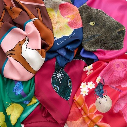 🦋Pell Mell des tableaux des foulards que vous d&eacute;couvrirez dimanche @onziemelieu de 14h &agrave; 19h

Merci @edouardducos pour les photos ☺️

Sur la premi&egrave;re photo vous apercevez les grands formats en 110x110 cm, sur la deuxi&egrave;me 