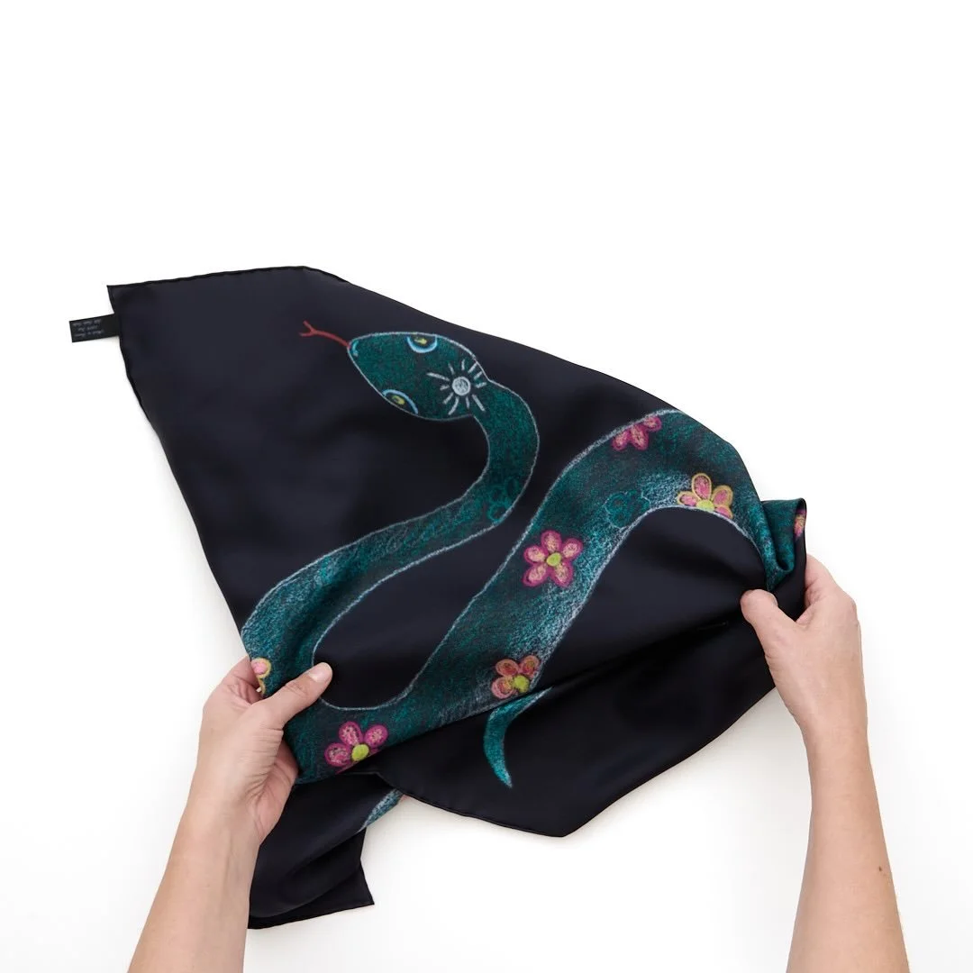 🩷Envie de d&eacute;couvrir mes bandanas en soie ?

🧚&zwj;♀️Et si vous passiez me voir @jardin_createurs du 9 au 15 f&eacute;vrier, de 11h &agrave; 19 h ?
5 rue de M&eacute;dicis, 75006

🥂Samedi 14 f&eacute;vrier &agrave; partir de 18h venez boire 