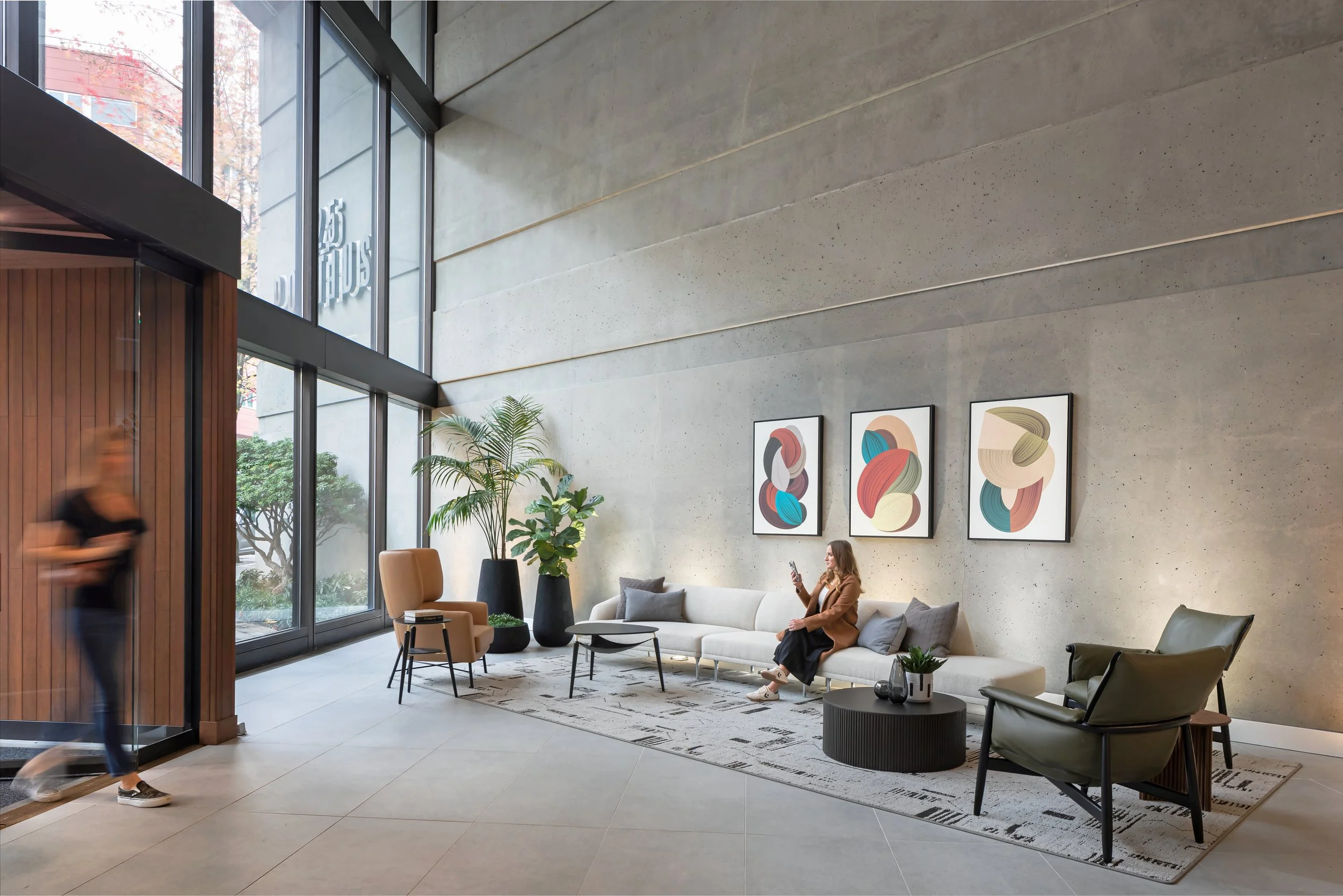 425 Pontius Lobby