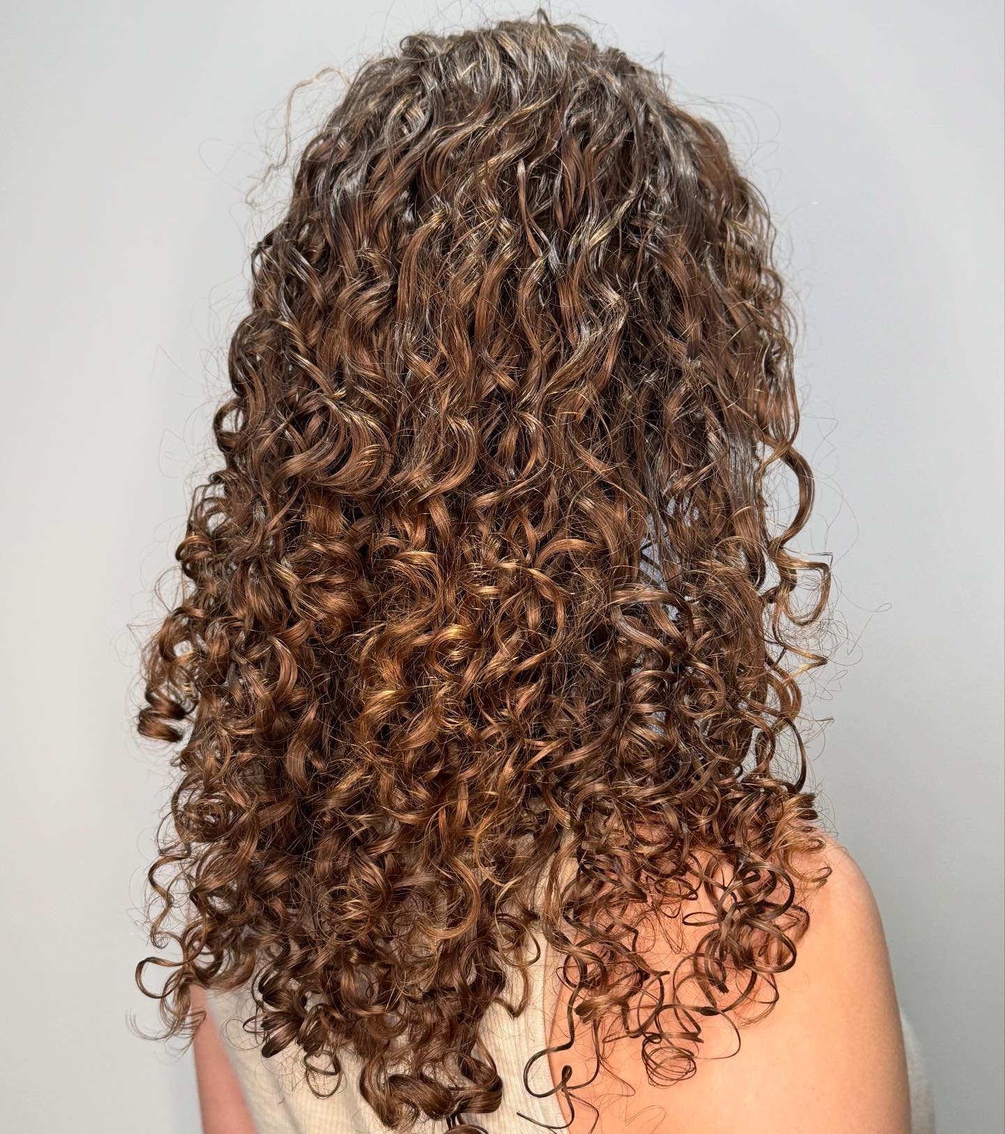 We love natural curls!! A fresh trim to lift the curls in interior and a frizz free wash and dry with my favourite Boucleme curl products. 

@boucleme #curly #curlyhair #naturalcurls #curlfriendly #curlfriendlysalon #wokinghair #wokinghairdresser #su