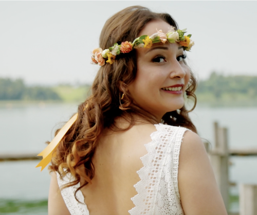 Nicolette Portrait Testimonial Hochzeitsvideo Jucker Farm Soma Films Schweiz.png