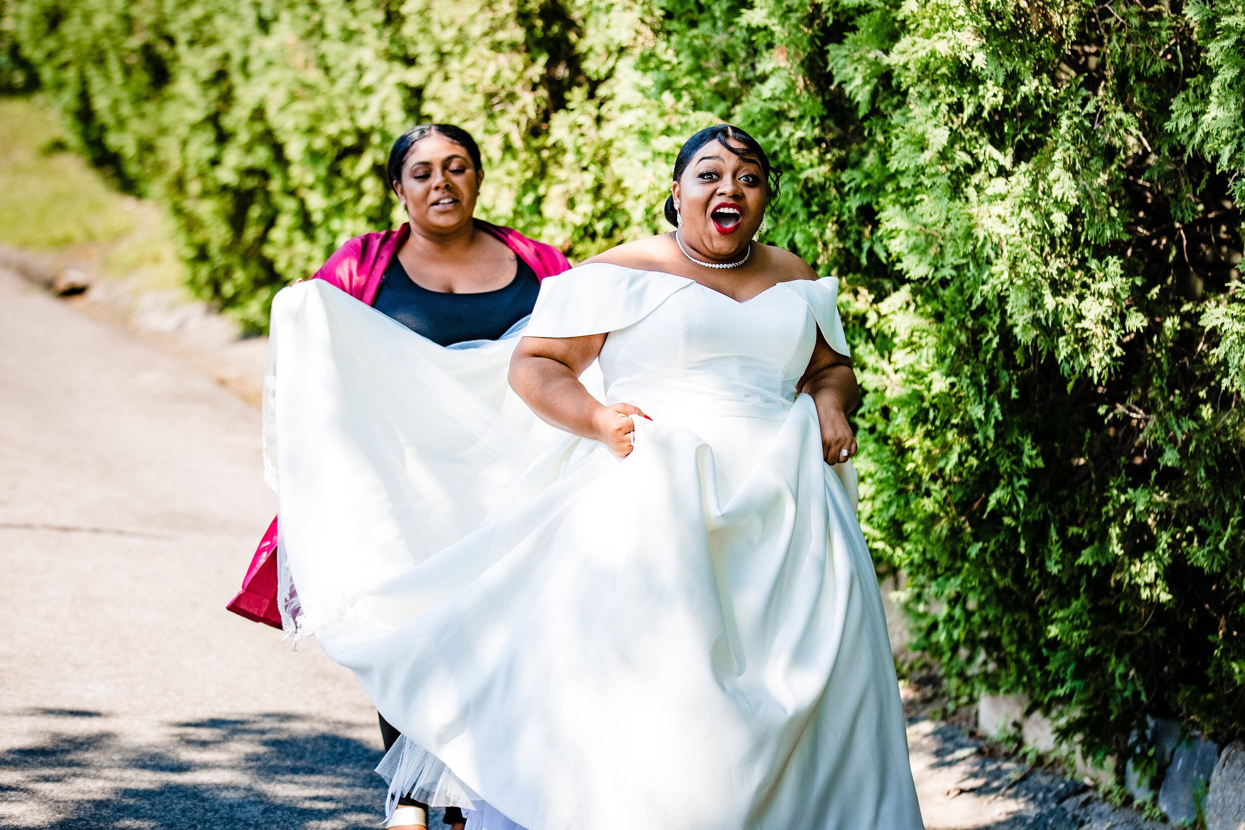 excited-bride-first-look-Davenport-Mansion-Wedding-©-Best-NJ-NYC-Bucks-County-Wedding-Photographer-Daniel Nydick-20.jpg
