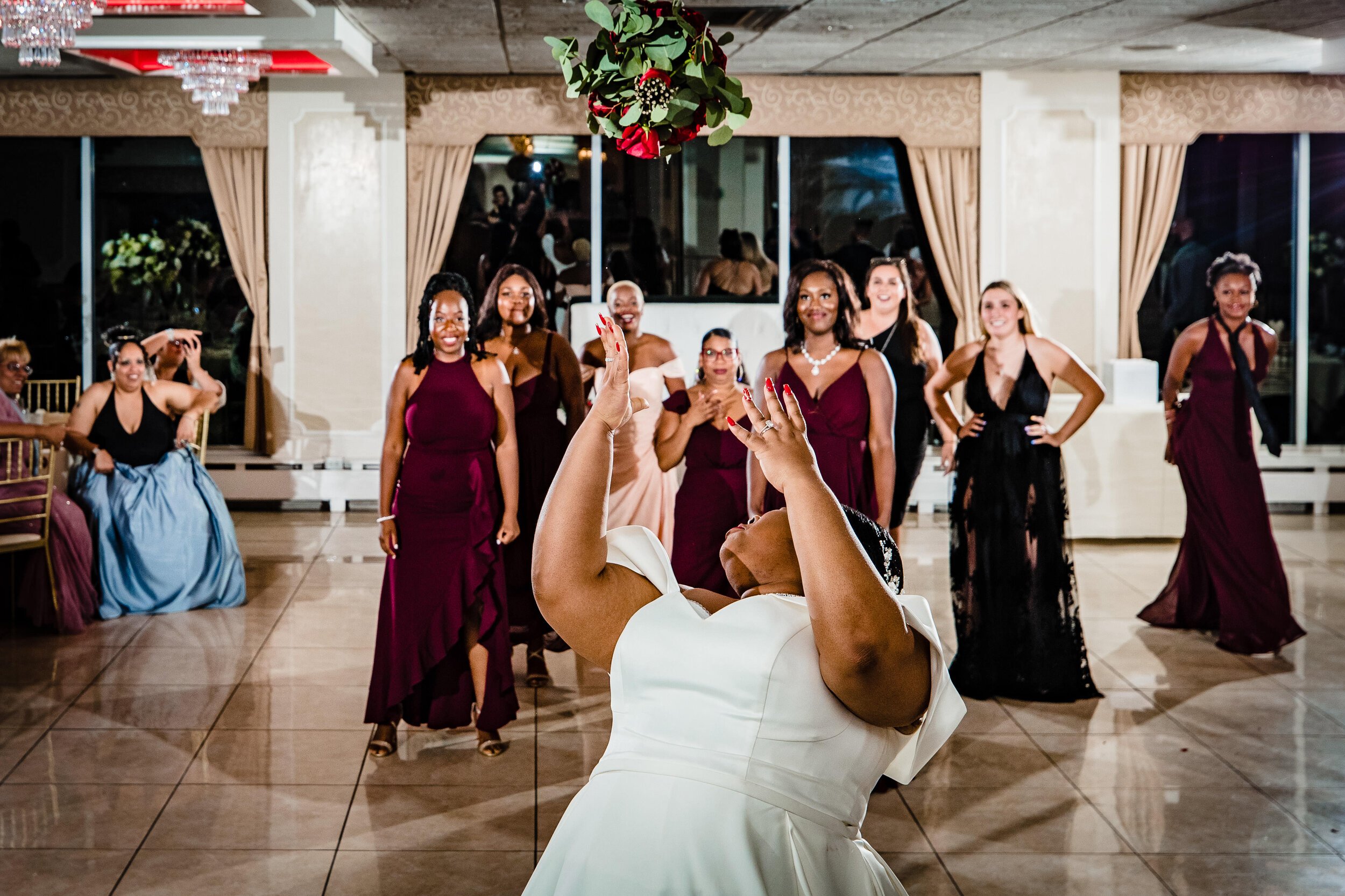 bouquet-toss-fleurs-du-mois-Davenport-Mansion-Wedding-©-Best-NJ-NYC-Bucks-County-Wedding-Photographer-Daniel Nydick-61.jpg