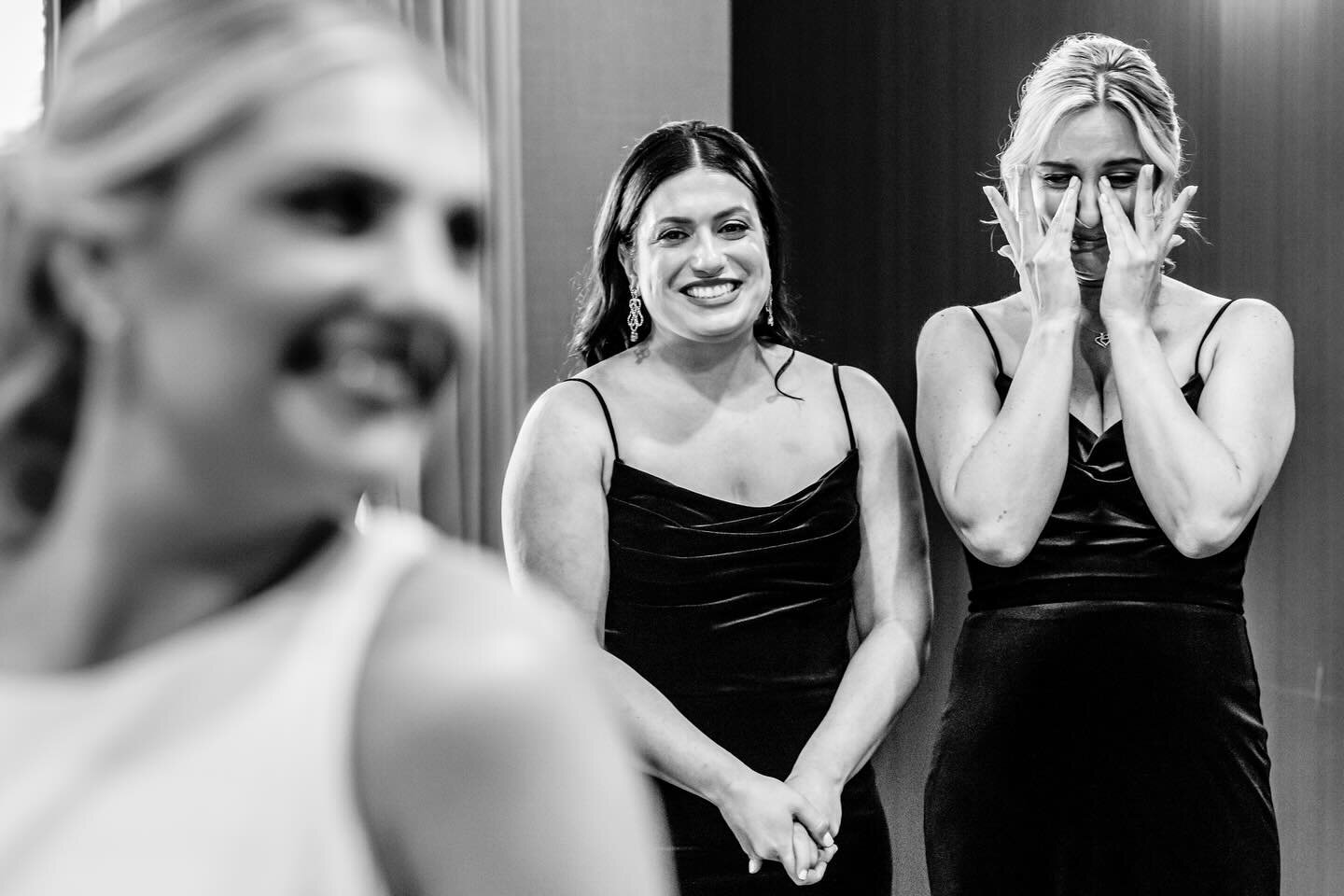 🖤🤍Candid moments just feel the best in monochrome.
🦾I&rsquo;ll arm wrestle you over this one. 

Venue - @clarkslandingyachtclub Photography - @danielnydick
Hair - @hair_by_lah / @hbl_brides
Makeup - @makemeup_eva
Venue- @clarkslandingyachtclub
Liv