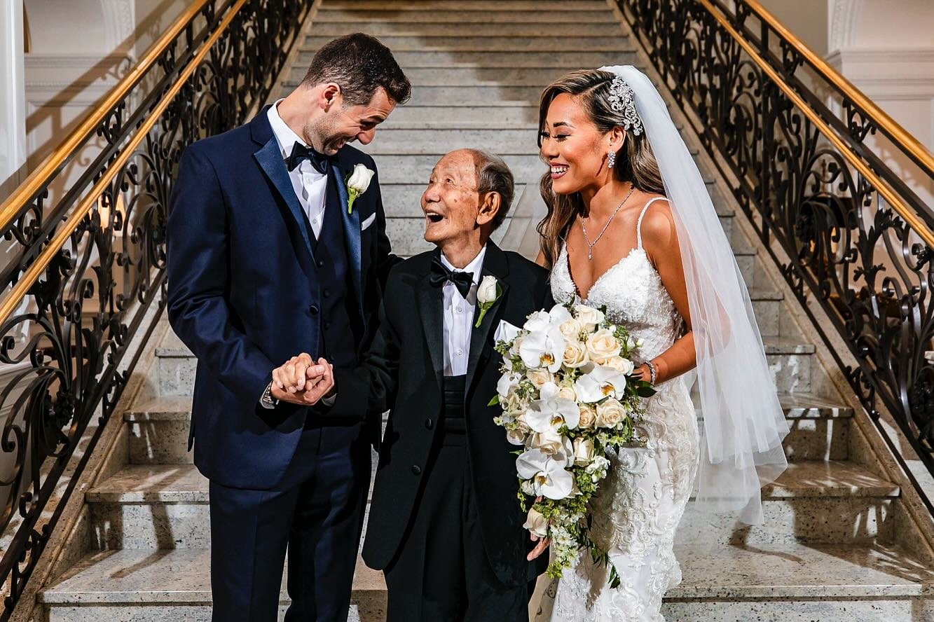 👰🏻&zwj;♀️🤵🏻&zwj;♂️Wedding days are the best days. 
💖Generations come together to  love us. 
🥳They come to celebrate us. 
🥰They make our moments what they are. 
😍Beautiful. 

@therockleigh 

#therockleigh #imarriedmybestfriend #asianwedding #l