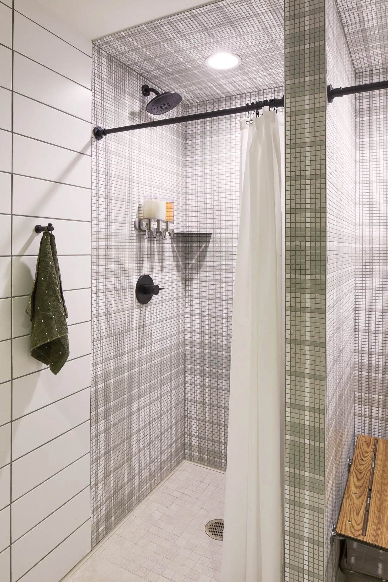 Star Room_Shower-19.jpg