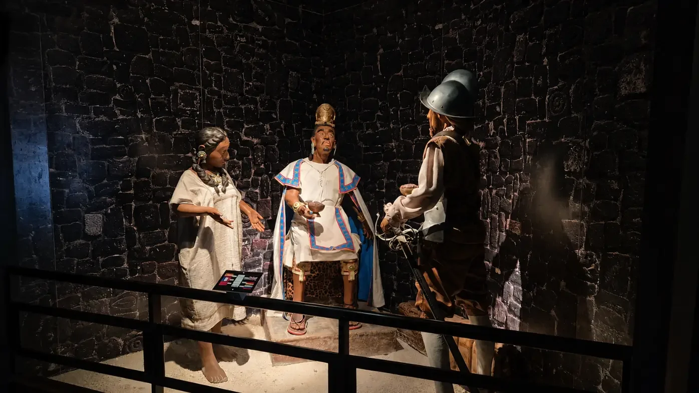 Sala del encuentro de Mayas con Españoles en museo del chocolate Playa del Carmen