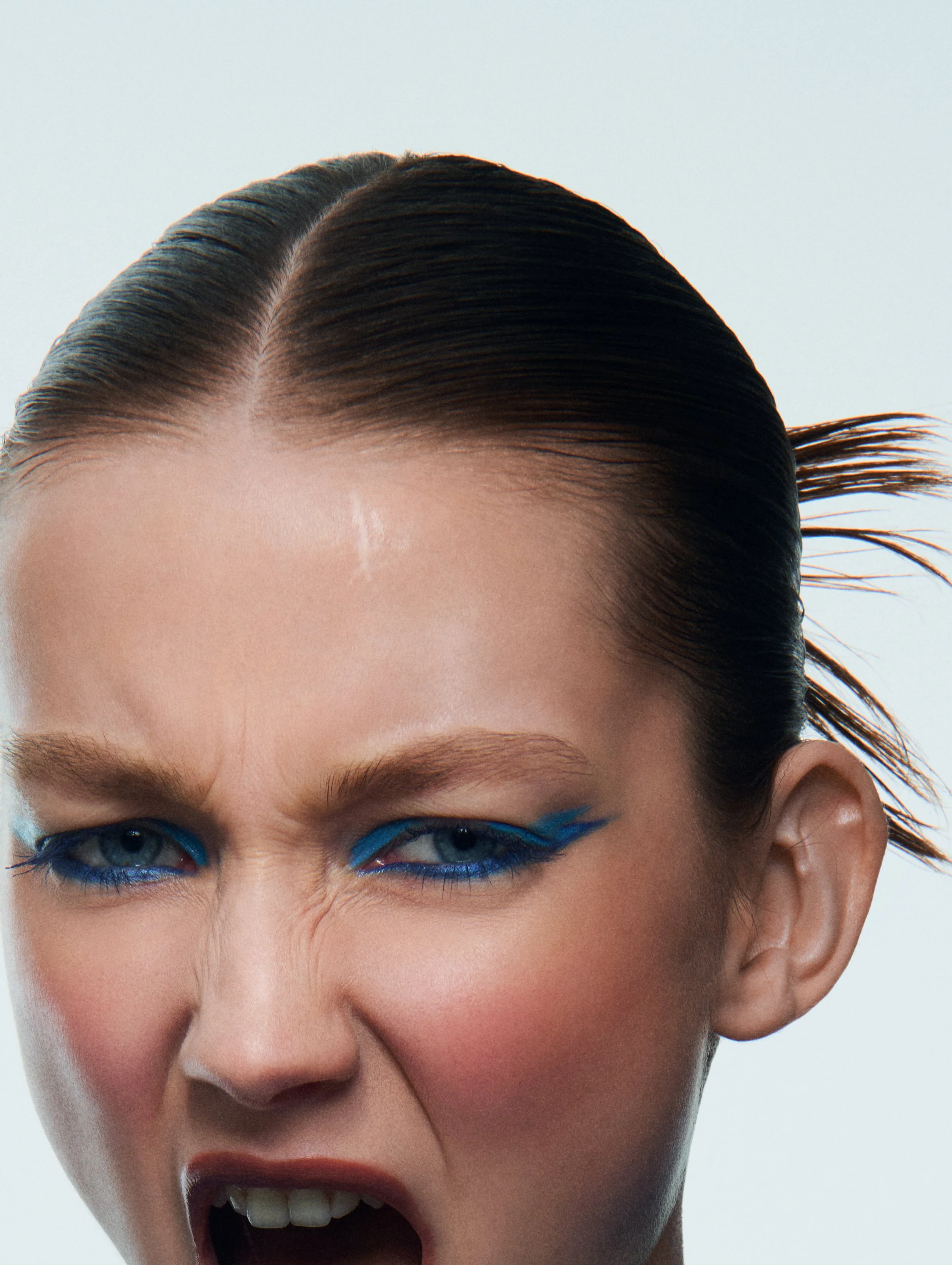 SM_Grazia_UK_Chanel_Beauty_050_328_AW_F03.jpg