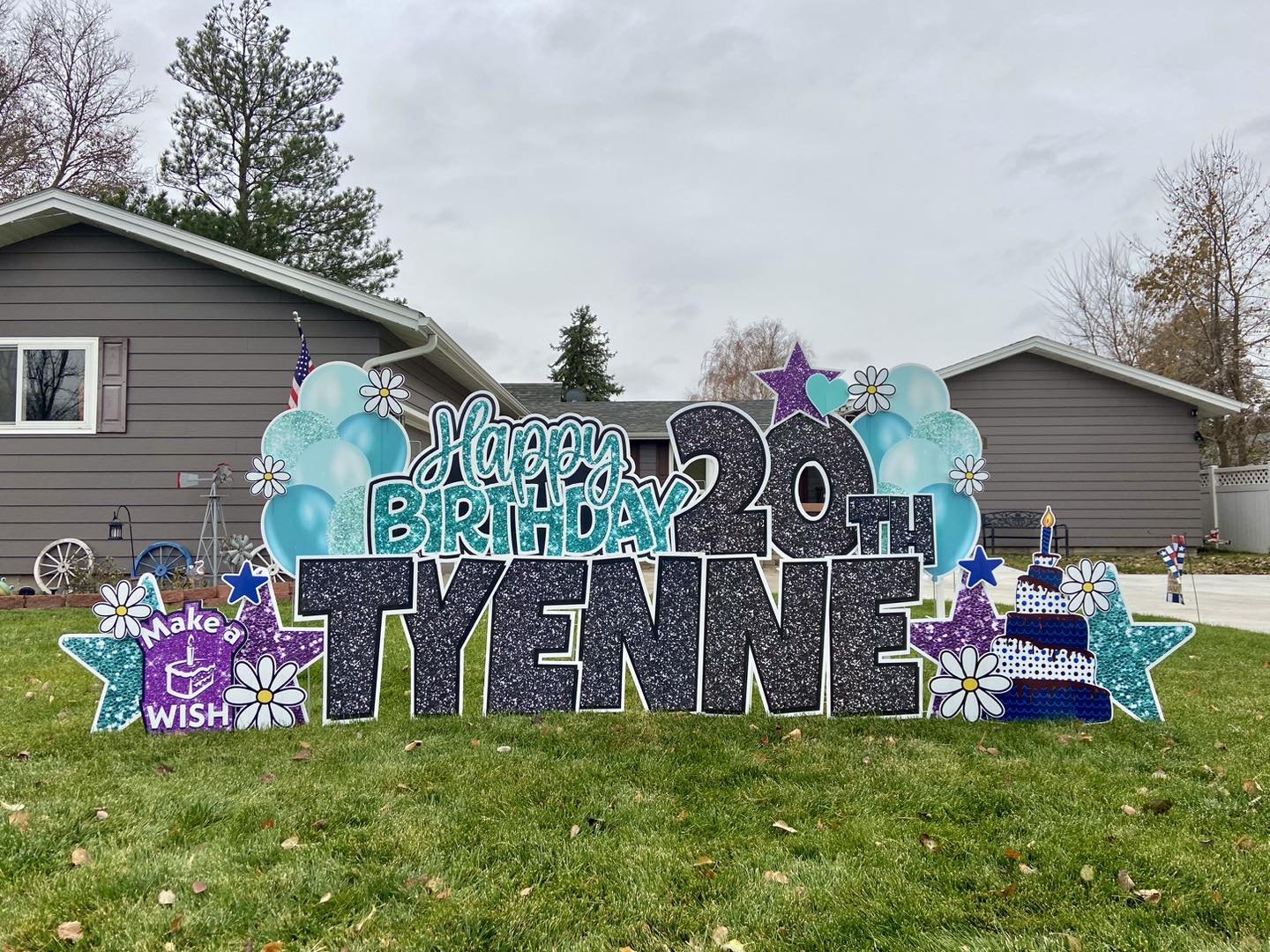 FRIDAY ROUND UP 📣 here&rsquo;s what we&rsquo;ve been up to this week! 

🩵 Happy Birthday Tyenne!
✨ Meira Moon Market last Saturday!
🏈 Caliche Buffs playoff game!
🎸 Happy Birthday William!
🎮 A cutie Minecraft Mini for this 6 year old!
❤️ Sidney R