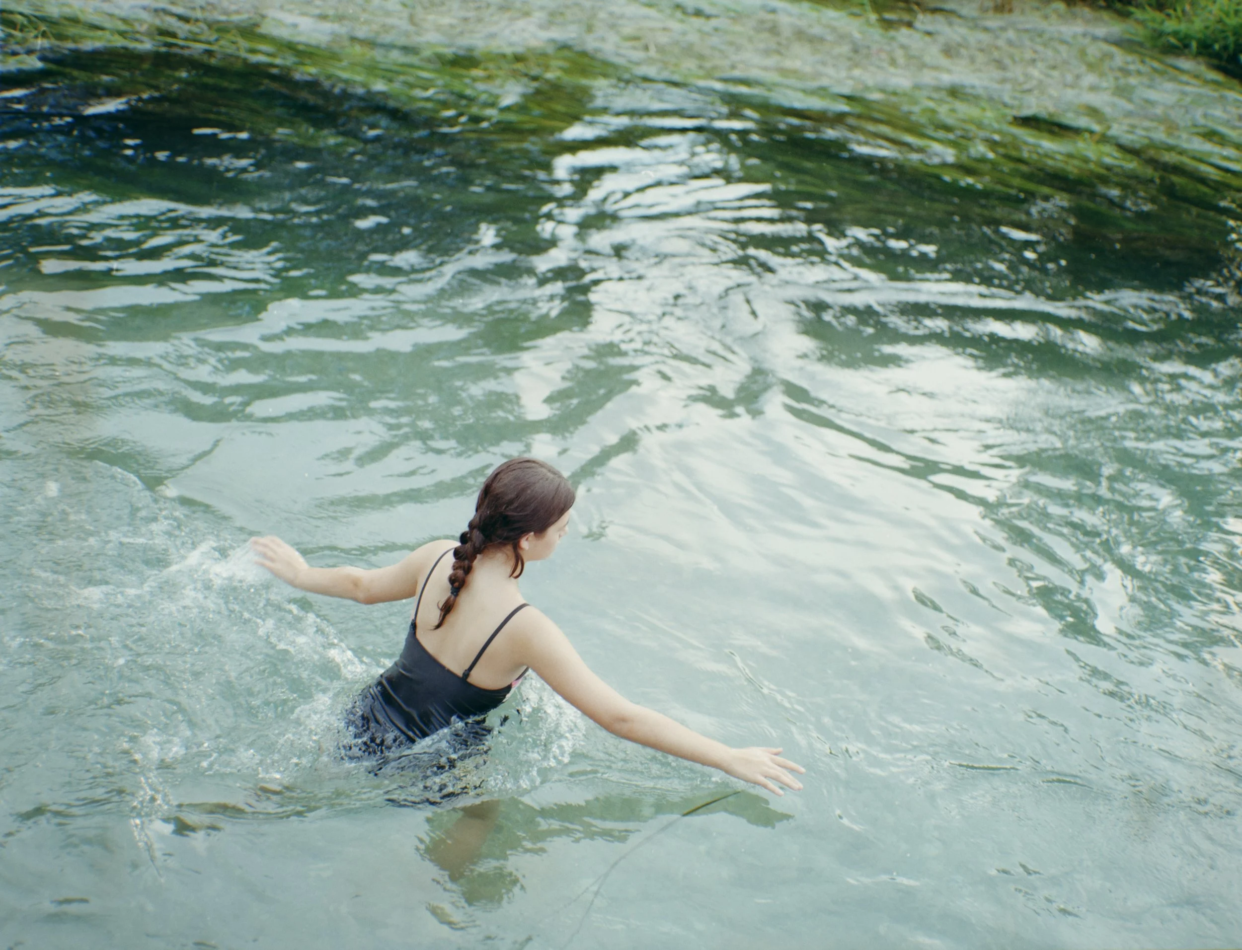 13_N1024_54_AGirl touching water..jpg