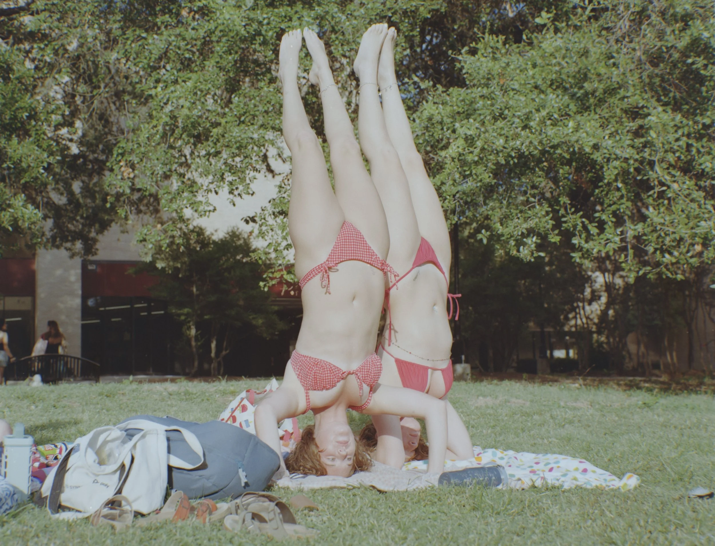 14_N1019_Head stands..jpg