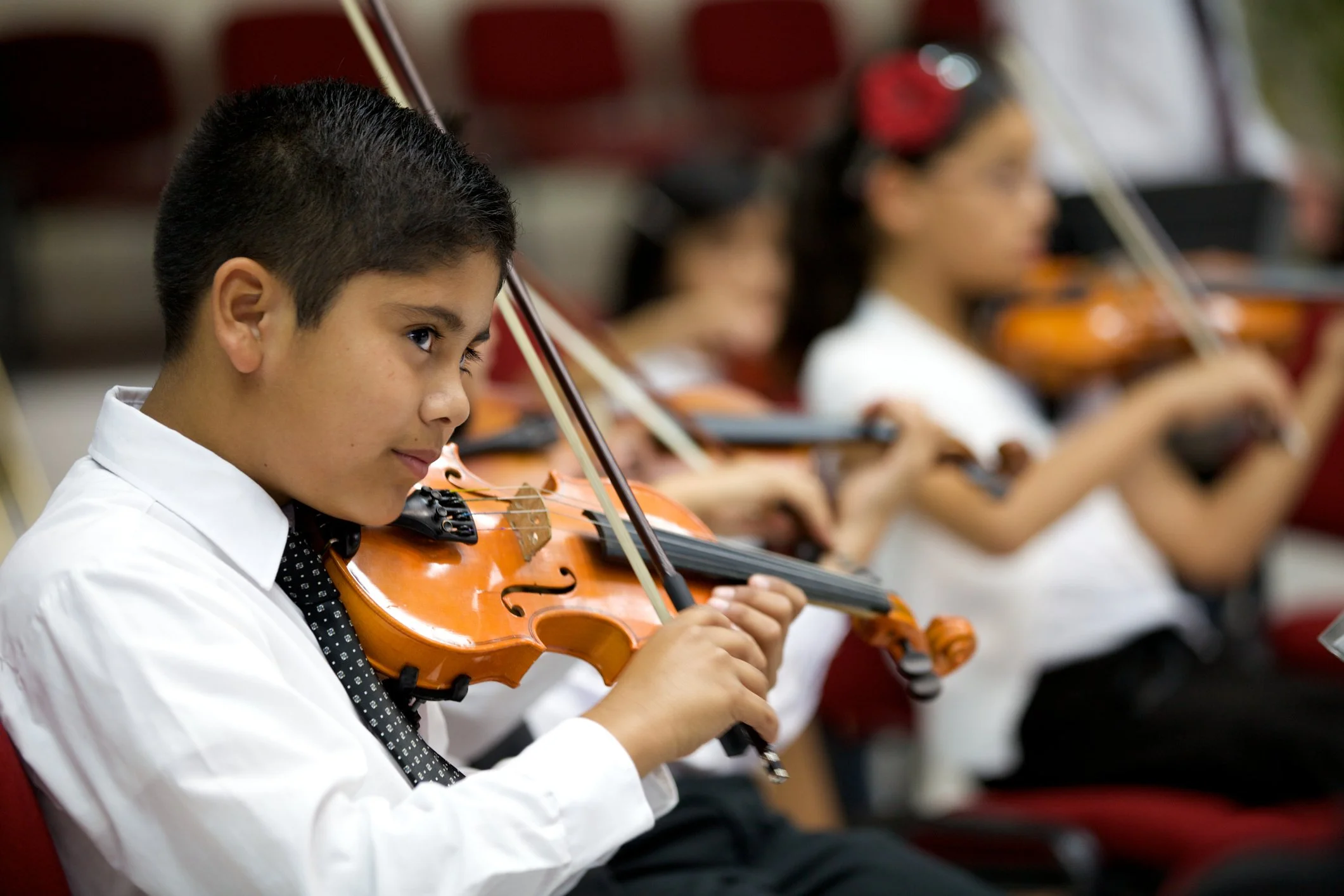 A boy playing the violin