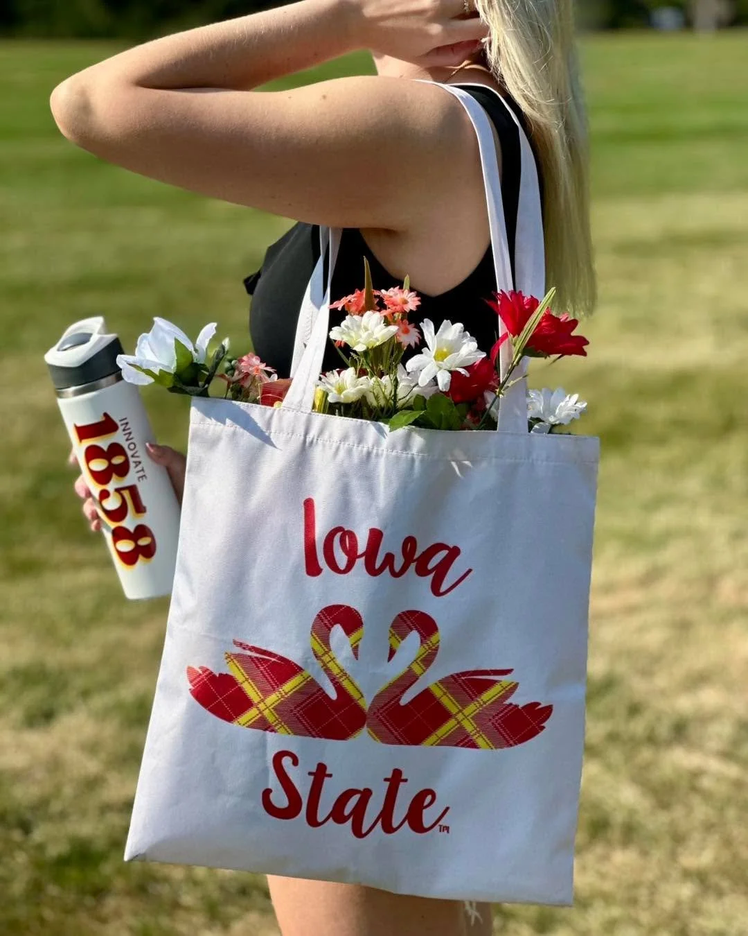 What&rsquo;s in our Iowa State bag? Only the cutest Cyclone essentials. 🦢✨ 

#CycloneStyle #innovate1858 #iowastateuniversity