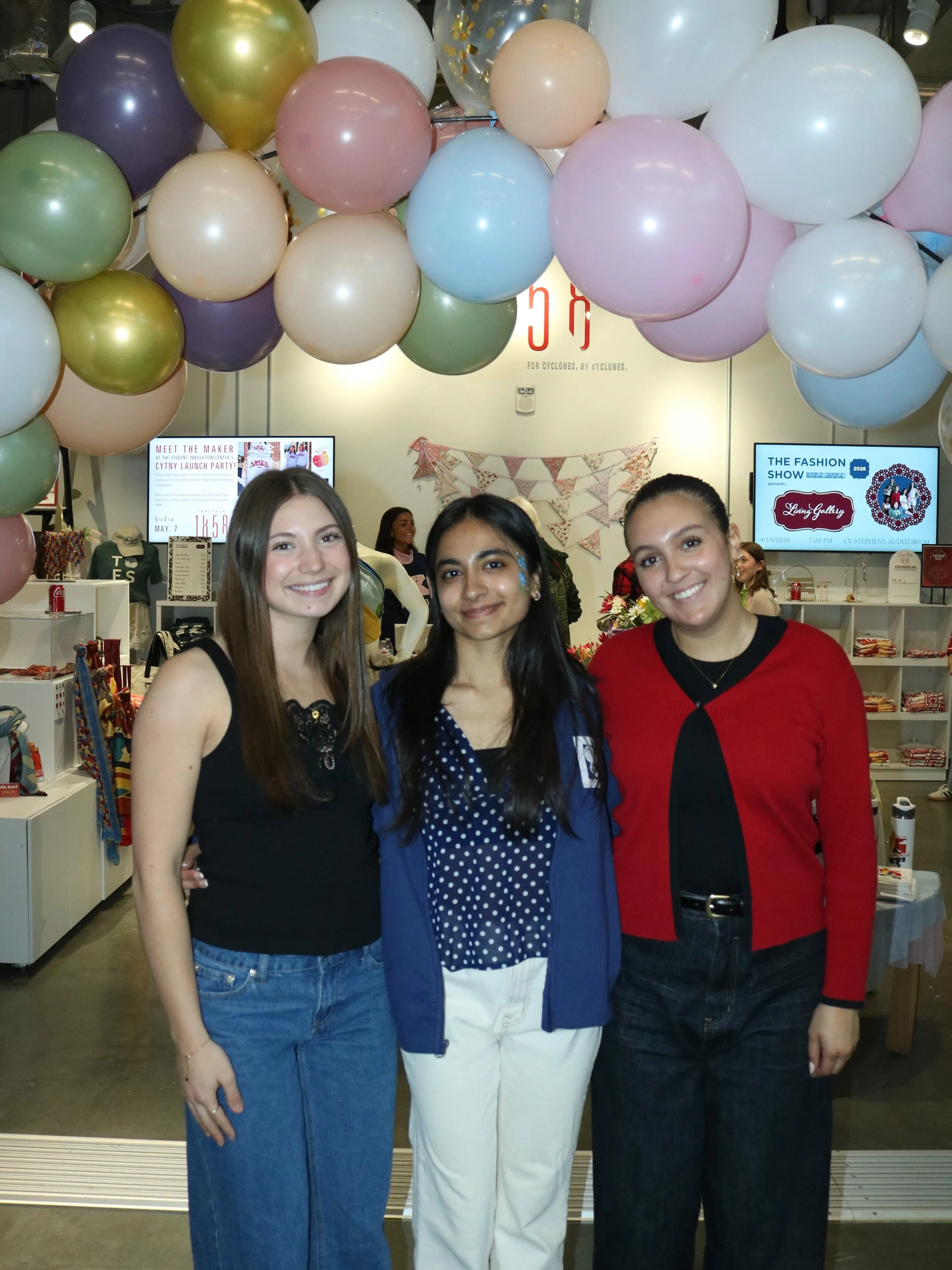 Thank you to everyone who came to the Makers Market last Thursday! We had such a great turnout. Huge shoutout to our VM and Events team for planning such an amazing event and helping make it such a success!