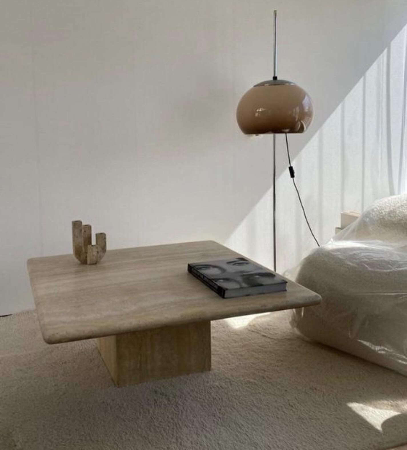 VV l Our new classic travertine table, highly sought after by decorators, architects and lovers of Art &amp; Design, is now online.

#vvinteriorhome #interiordesign #interiorstylist #1stdibs #interiordesign #moderndesign #contemporarydesign 

Photo @