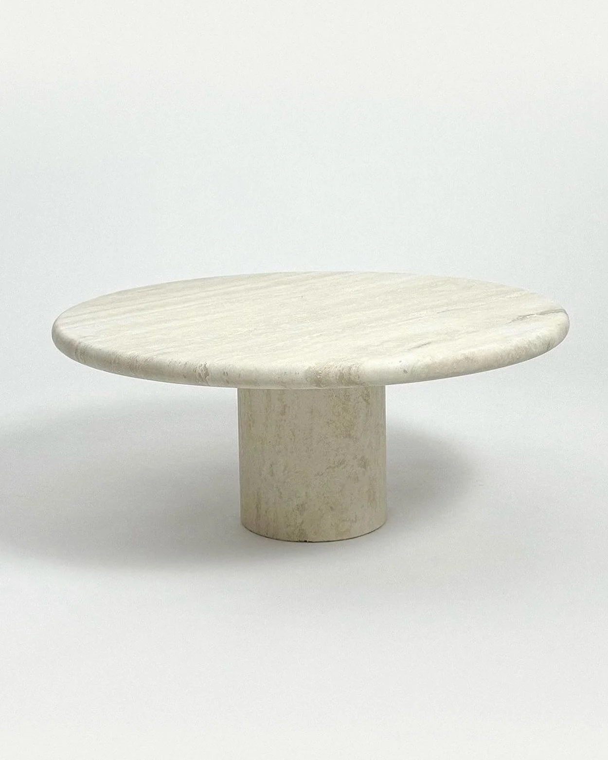 Details with soul, freshly arrived.
At VV Interior Home, we believe every piece carries a story, and every story deserves a space to shine.

We&rsquo;ve just welcomed new treasures into our collection, unique creations, carefully selected to bring ch