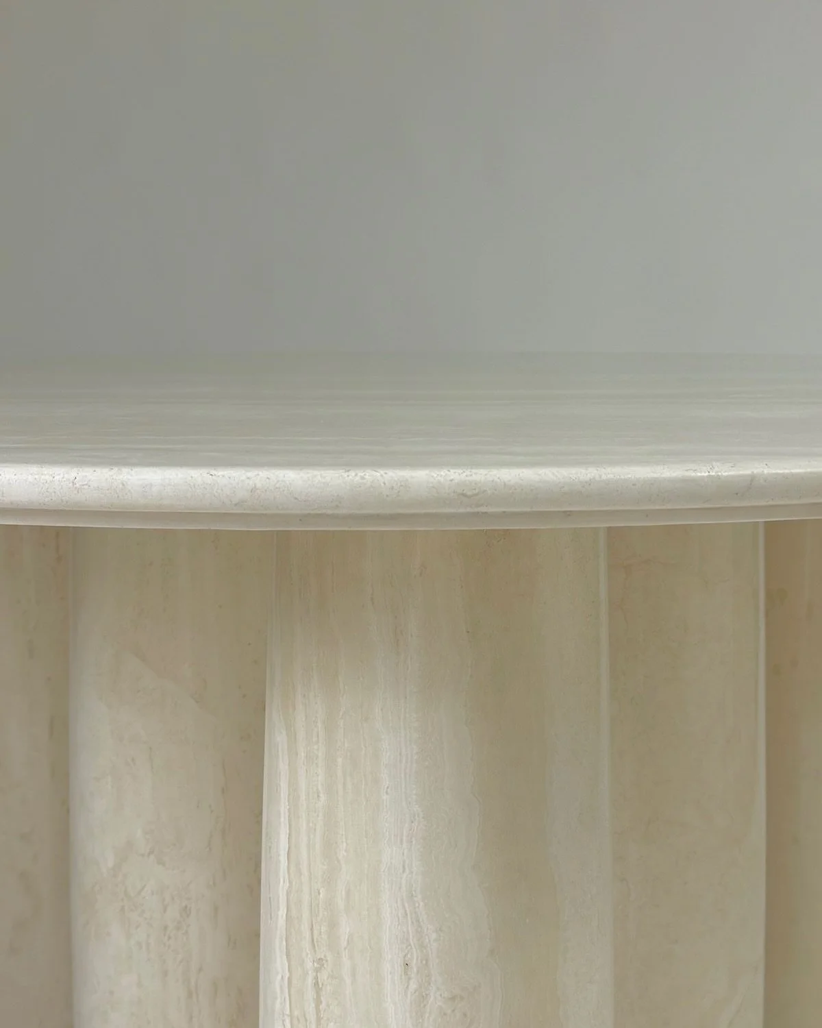 Rare Collectible Design Piece 
Presenting a Solid Marble II Colonnato Dining Table by Mario Bellini for Cassina, a masterpiece of Italian design heritage.

Few examples of this iconic table exist on the market today, making it a true collector&rsquo;