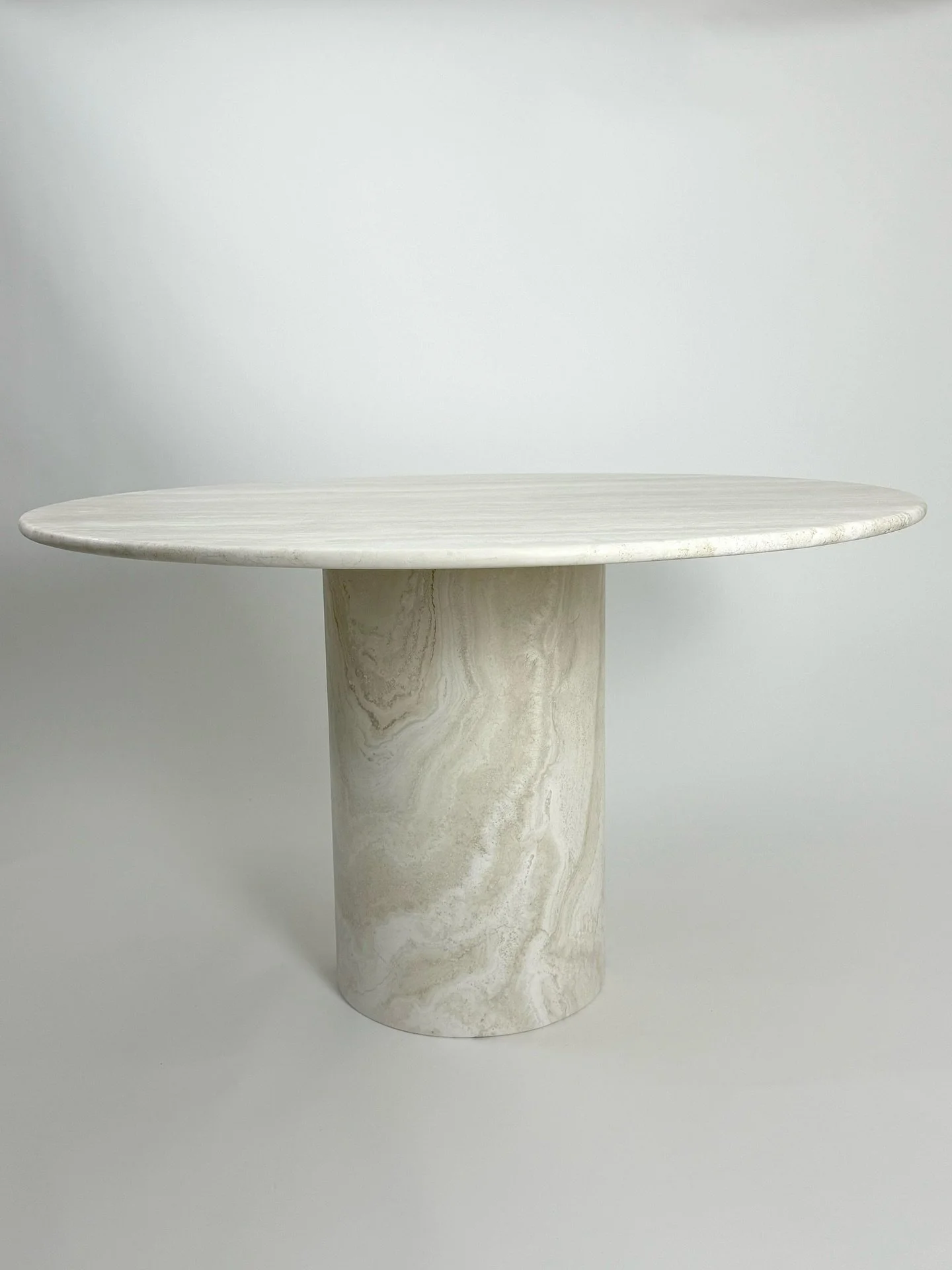 Travertine Design Classic l Italy, 1970s 

A rare vintage travertine table, crafted in Italy in the 1970s. With its sculptural cylindrical base and soft round top, this piece embodies the timeless essence of mid century Italian design.

The natural v