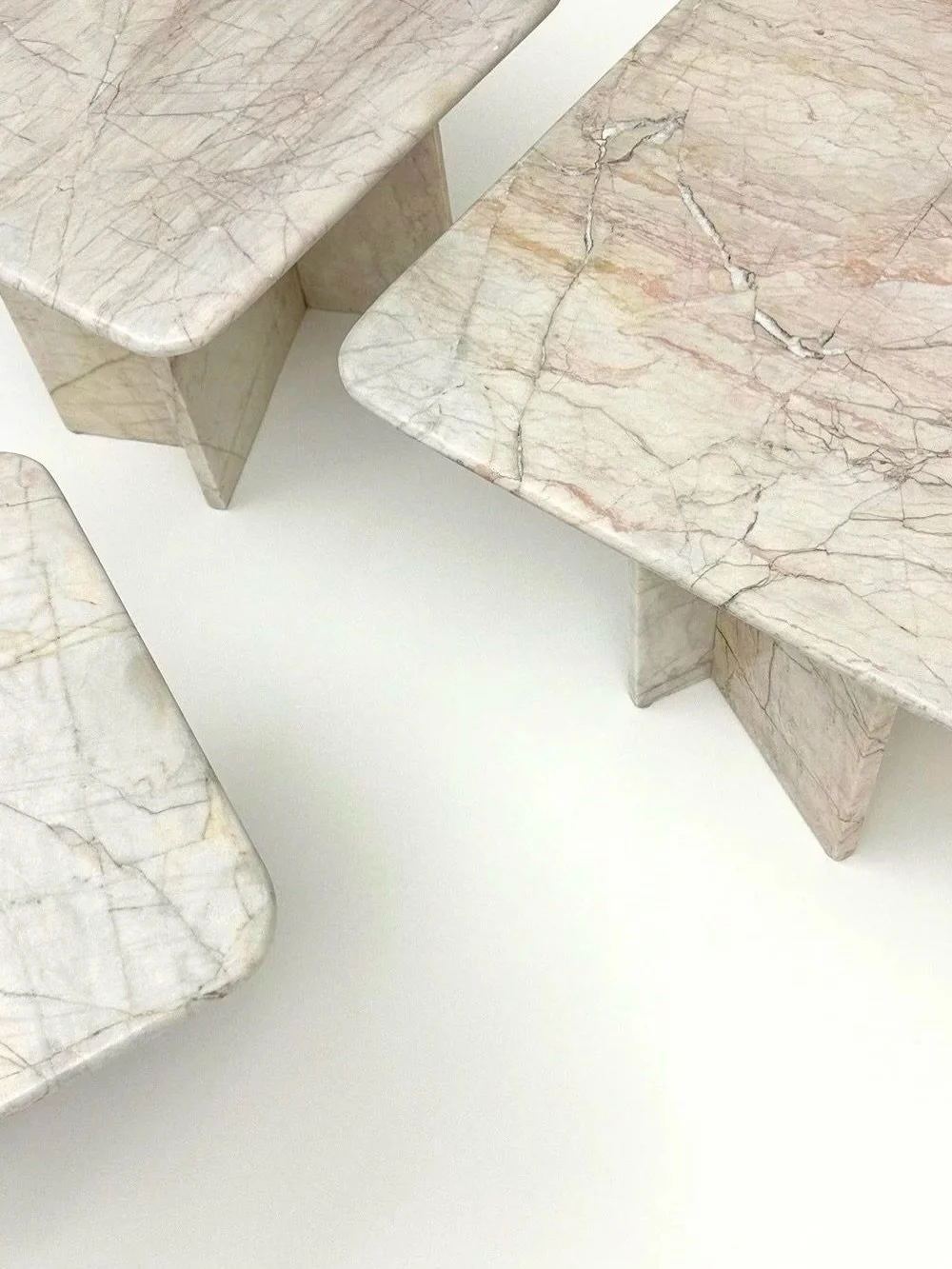 VV INTERIOR HOME
stone pieces with soul

Piezas atemporales que elevan el espacio con presencia silenciosa y pureza material.

Disponibles en VV Interior Home.