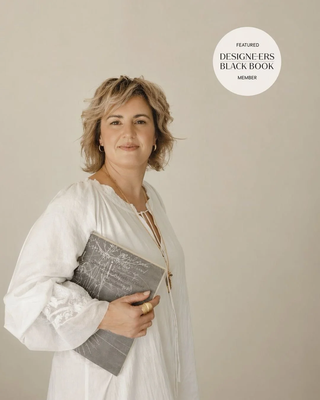 Featured in Designeers Black Book
Light. Materiality. Time.
A project by Valeria Viollaz for VV Interior Home&mdash;
where design is not imposed, but discovered.
Vintage elements carry memory.
Contemporary gestures bring clarity.
Not decoration&mdash