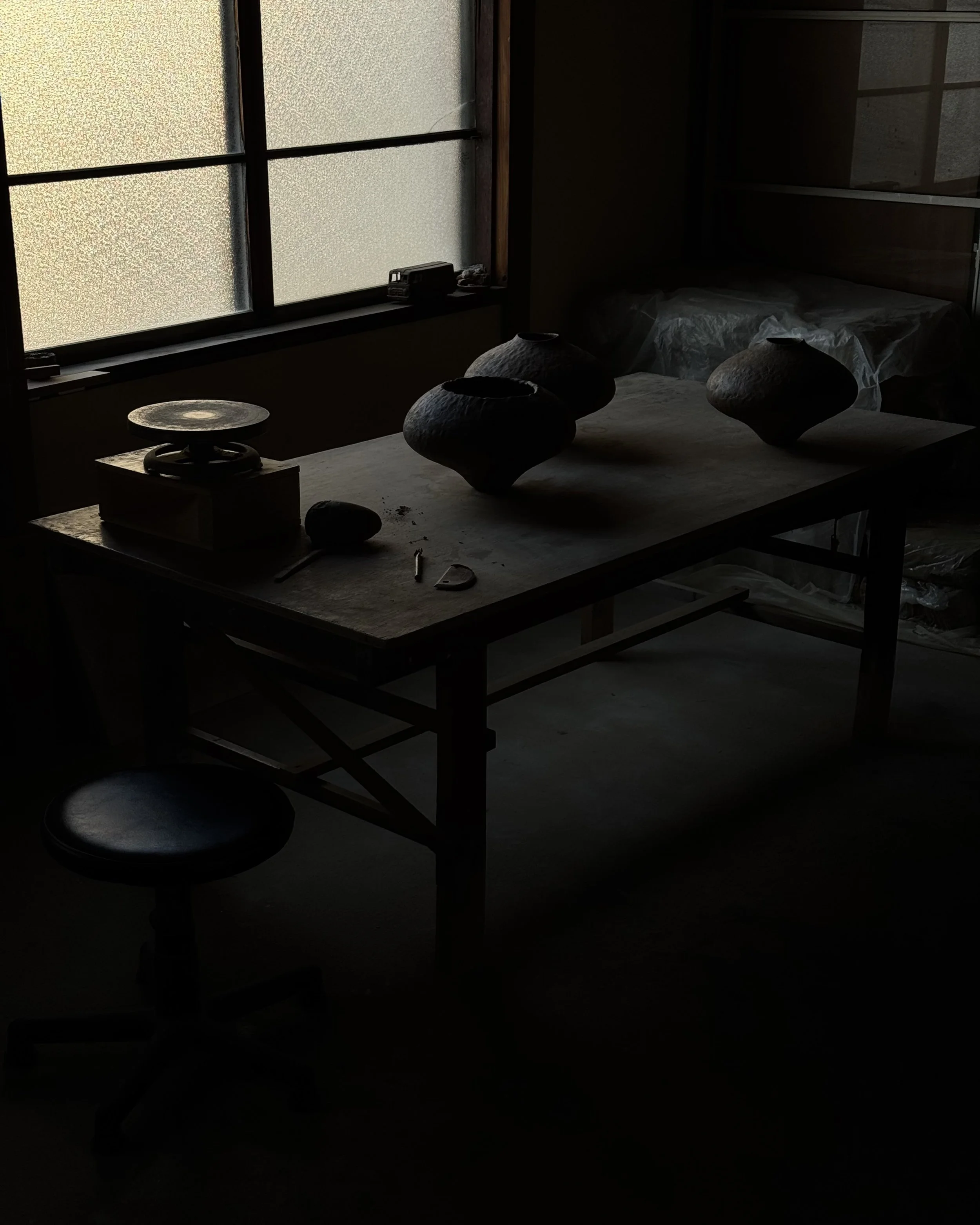 hiroshi-aoki-studio-ceramic-vessels-the-mep-exhibition-vv-interior-home.jpg