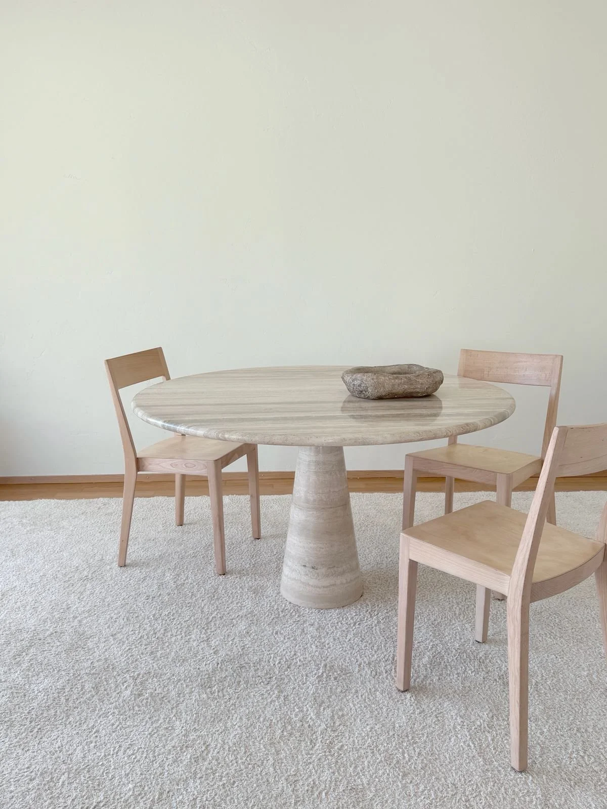 Italian Round Dining Table in Travertine, in the Style of Angelo Mangiarotti, 1970s (Kopie) (Kopie).jpeg