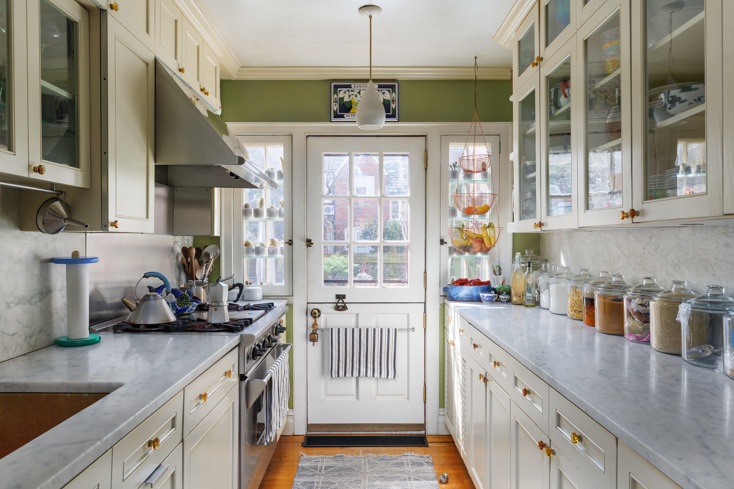 kitchen dead on.png