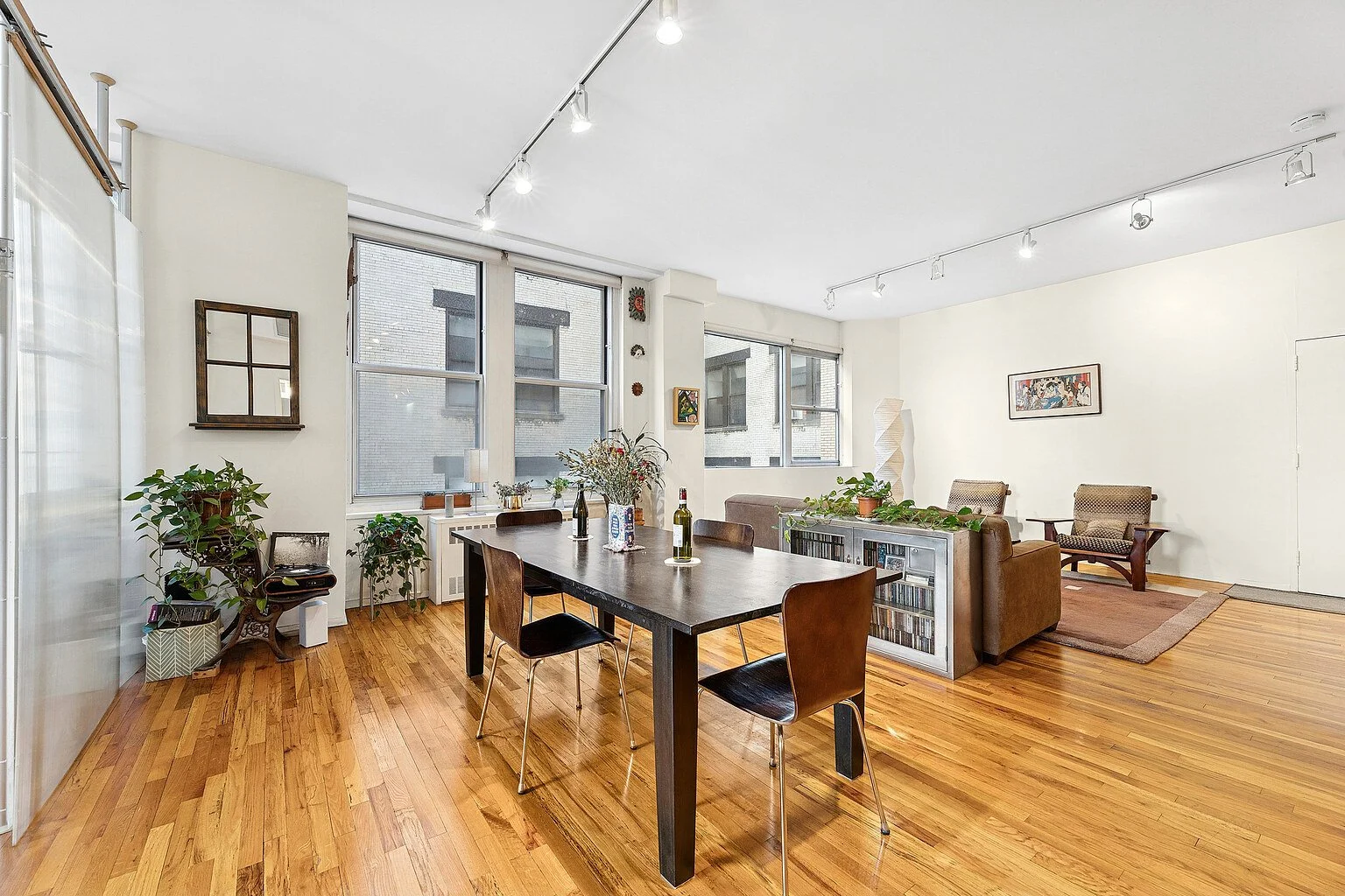 176 albany diing.jpg