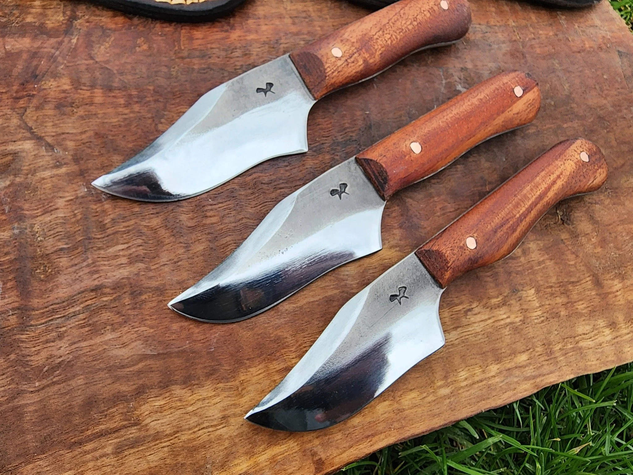 Clip point hunting knife