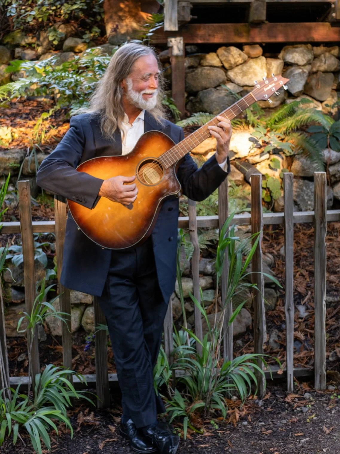 Surprise! Victor Veysey, the Traveling Troubadour, is joining us once again.

The spot: River Inn&rsquo;s historic dining room
The date: Thursday, Nov. 4th and Nov. 11th
The time: 5 - 7 pm

With a myriad of styles, covers and originals an evening wit