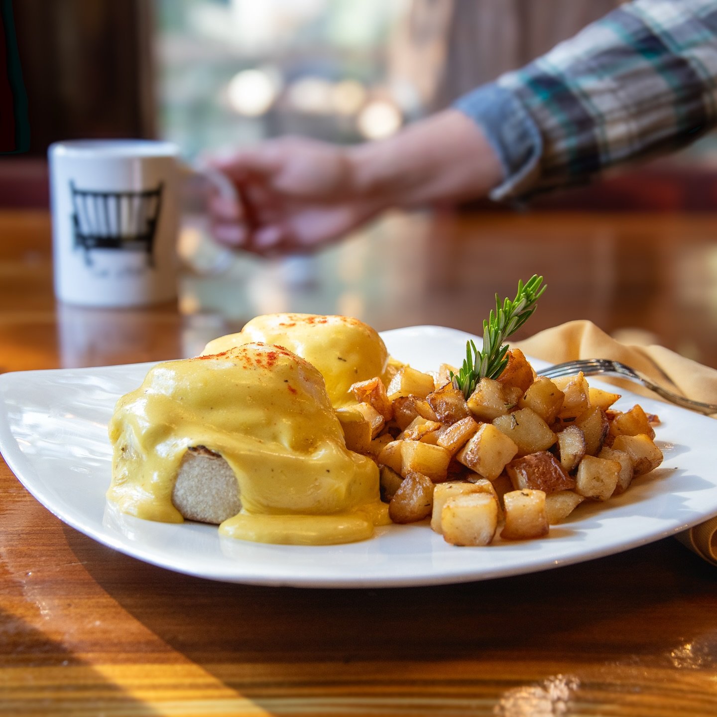 - RISE AND DINE -
It&rsquo;s almost time for our Christmas and New Year&rsquo;s Holiday Brunch!

Our brunch spread includes cozy breakfast favorites like eggs benedict, avocado toast and carrot cake french toast bites. Or indulge in Chef Adan&rsquo;s