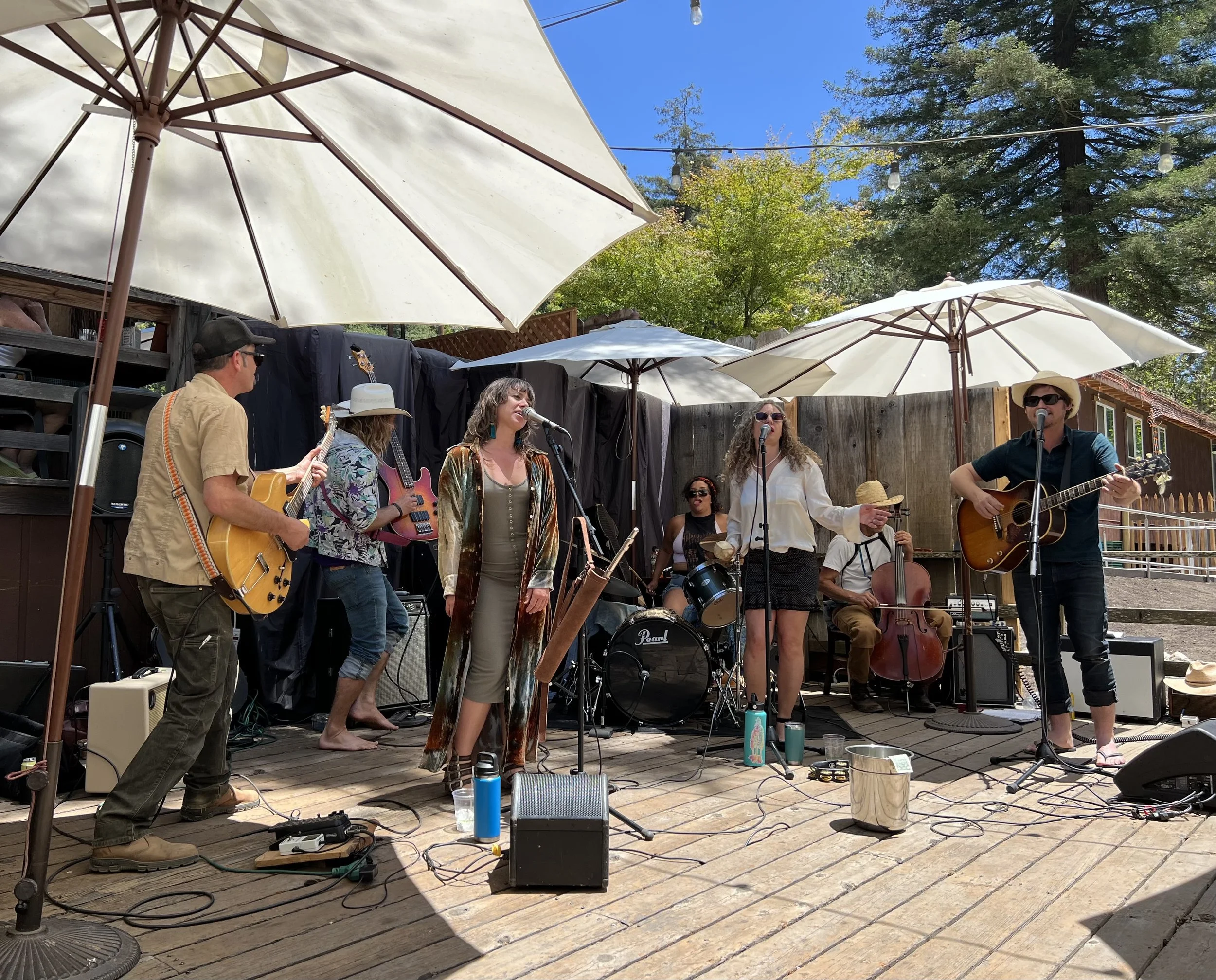 Sunday music / pfeiffer beach hotel