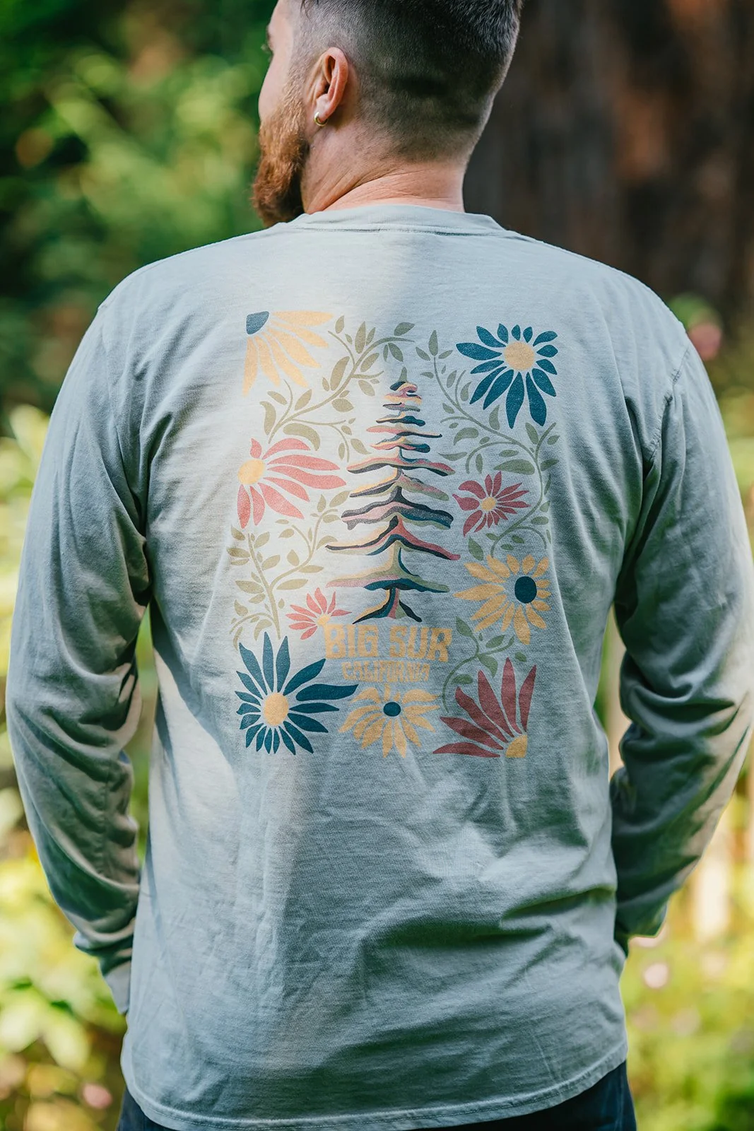 BigSurRiverInn-BigSur-GeneralStore-RedwoodFlorals-LongSleeve-Back-Male-Green-FullViewback-BSRILawn-HannahOvereemPhoto.jpeg