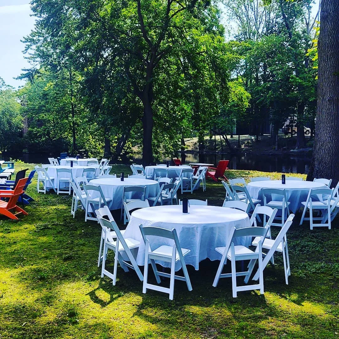 Having a corporate event?  Move it outside!  While we are sold out for weekend events but we always have time for midweek rentals.
#bostoneventplanner #eventrentals