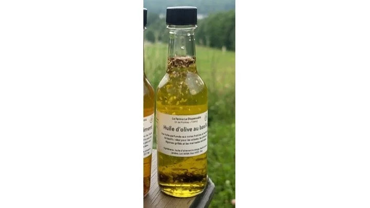Huile d'olive parfumée au basilic.