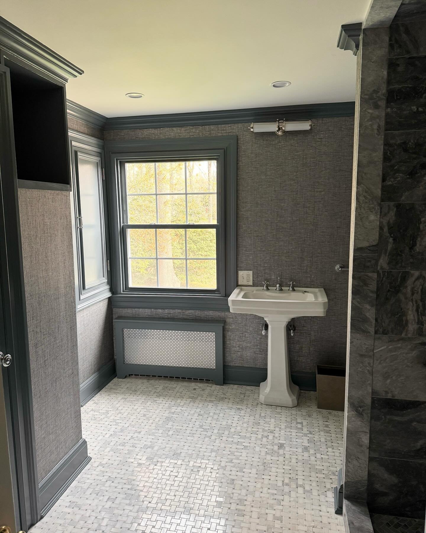 &ldquo;HIS&rdquo; Bathroom renovation almost complete using Bardiglio marble tile, a handsome blue-grey grasscloth, and washing all the trim in Britannia Blue 💙🖤#deepdalehousellc