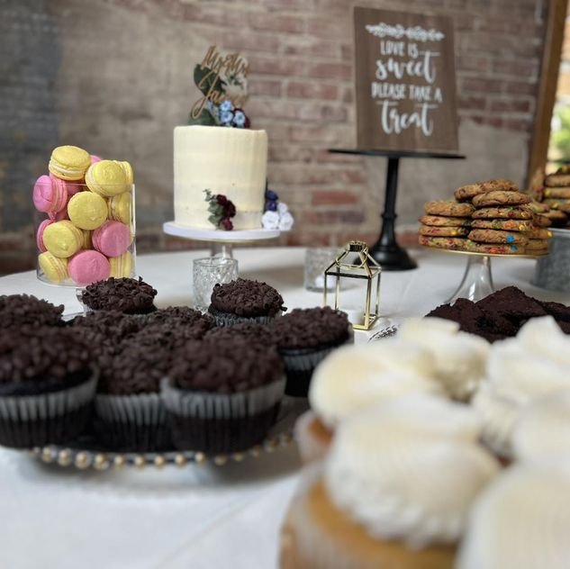 Best-Bakery-Kansas-City-fresh-made-custom-wedding-cupcakes.jpg