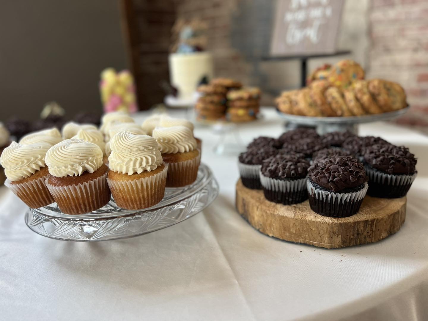 Best-Bakery-Kansas-City-fresh-made-custom-wedding-cupcakes-2.jpg