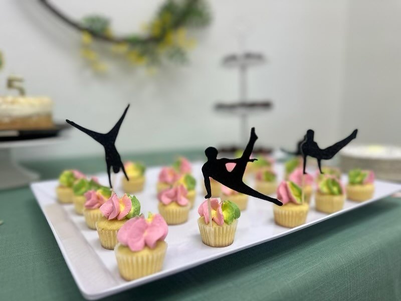 Love these toppers from the mini cupcake birthday celebration! Very simple. Very demure. 💗💛💚