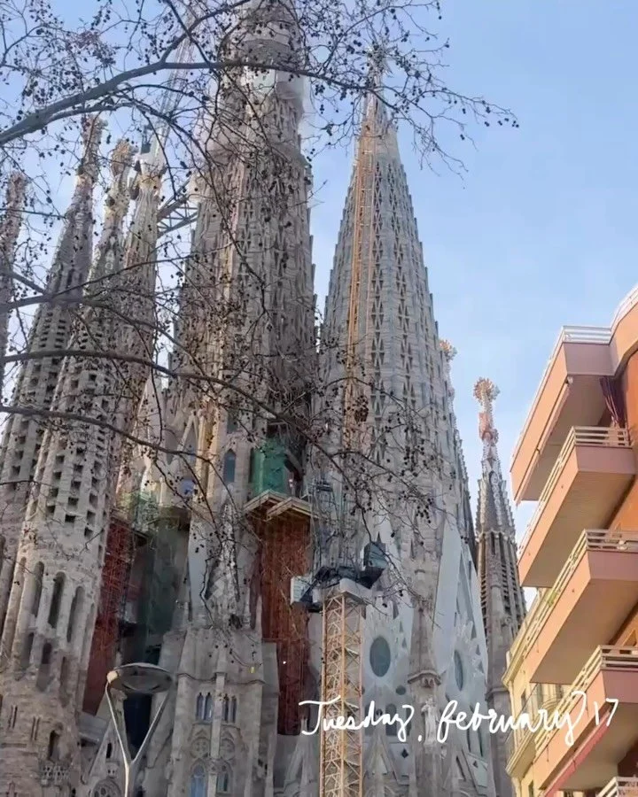 It may be wednesday, but I wanted to begin the week challenging myself to slow down and romanticize the ordinary. So I&rsquo;ve started documenting my daily life in Barcelona and will share a little recap of each day. A push to create daily and to fi