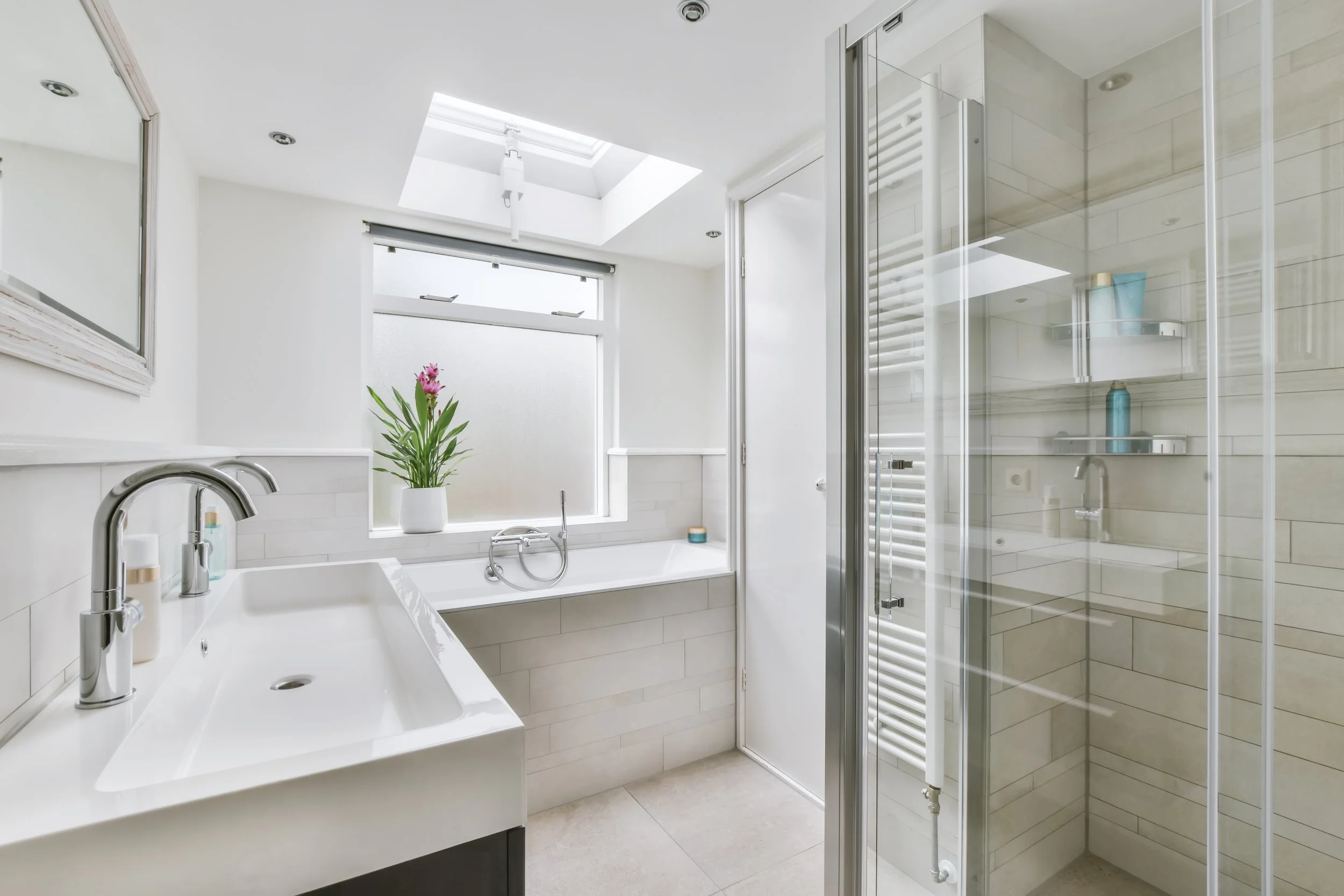 design-lovely-bathroom-with-fascinating-bathtub.jpg
