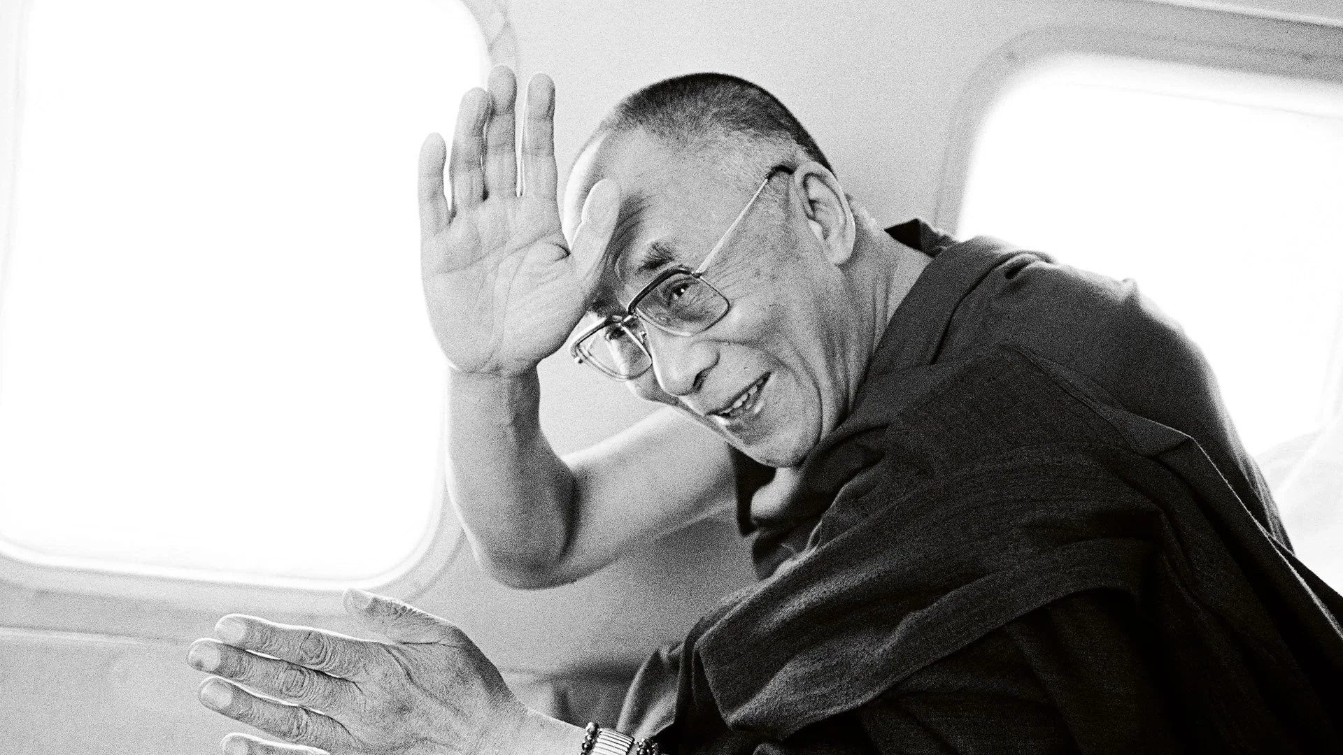 Untitled-4_0001_24_WISDOM+OF+HAPPINESS_The+Dalai+Lama+is+engaged+for+peace+in+the+whole+world_Photography+by+Manuel+Baue.webp