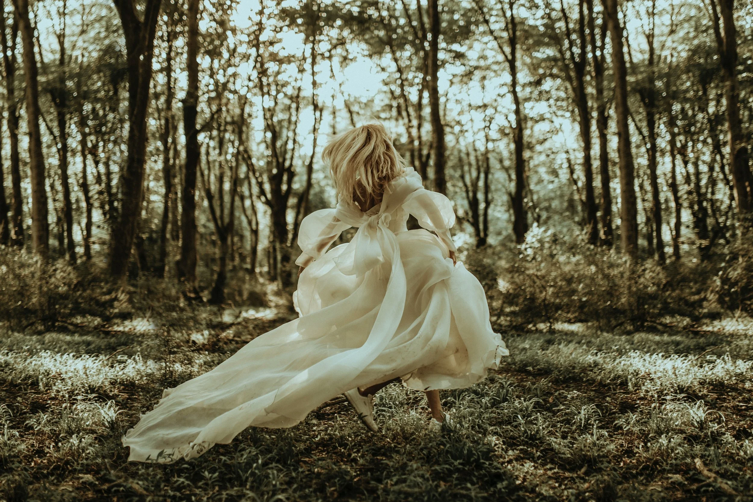 How to Romanticize Your Life (Bookish Edition)